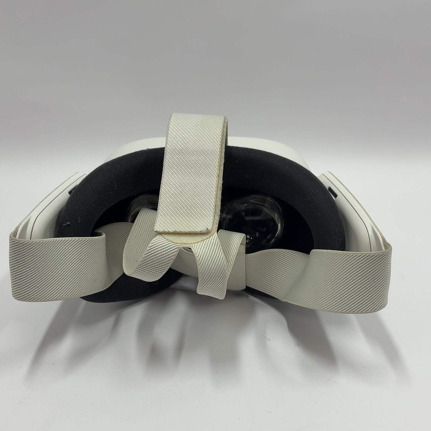 Meta Quest 3S 128GB Standalone All-in-One VR Headset P97