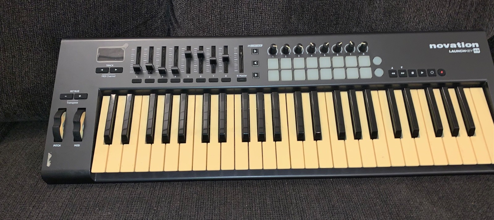 Novation Launchkey 49/* USB MIDI Keyboard Controller 16 Pads 9 Faders NOVLKE49