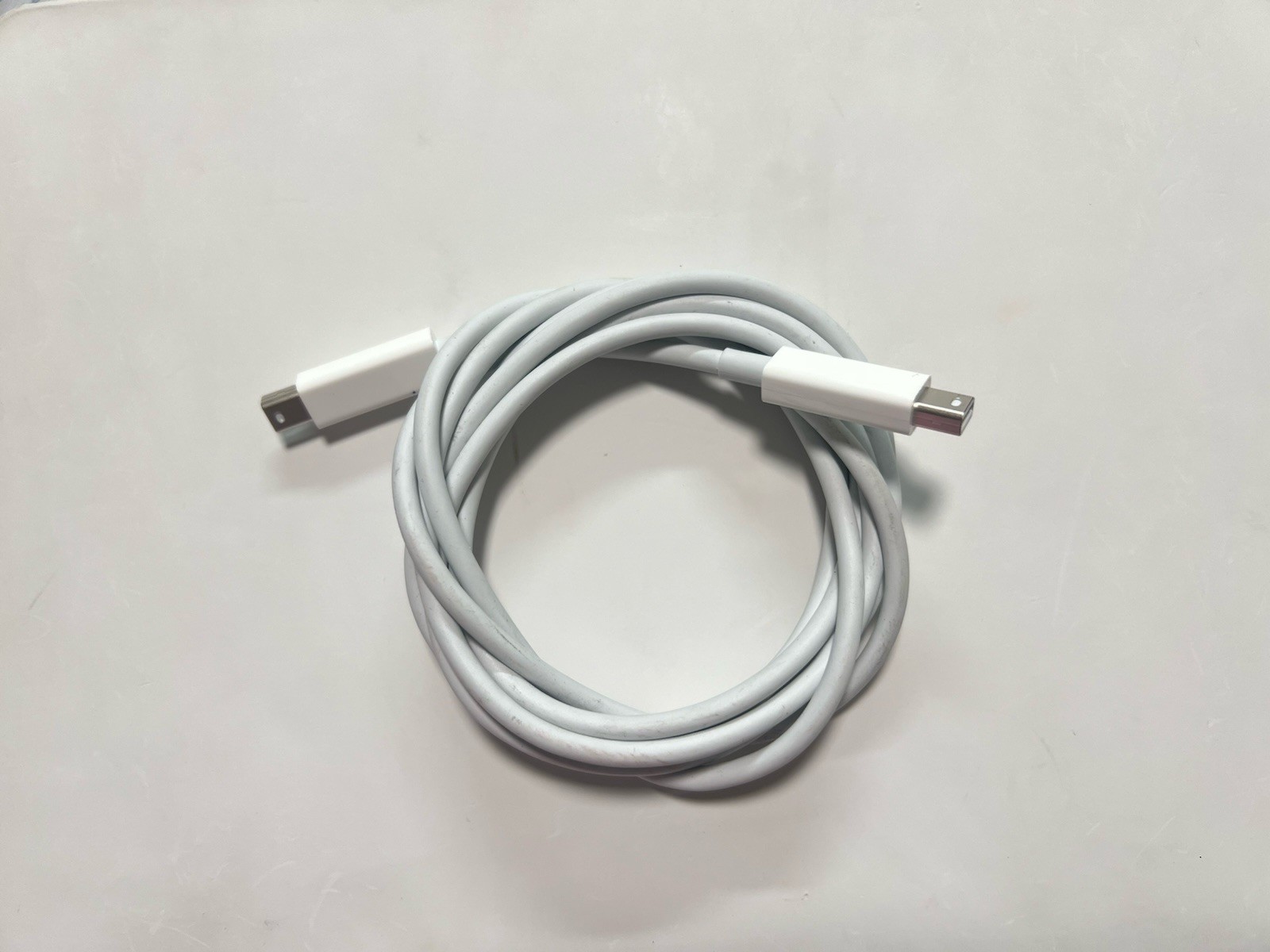 Genuine Apple 2m /6FT Thunderbolt 2 Cable Mini DP Model A1410