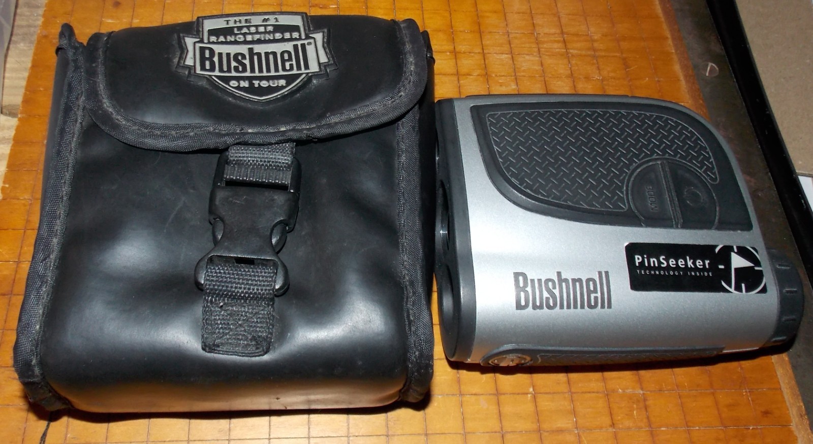BUSHNELL MEDALIST GOLF LASER RANGEFINDER MODEL 20-1354 & CASE NICE WORKS