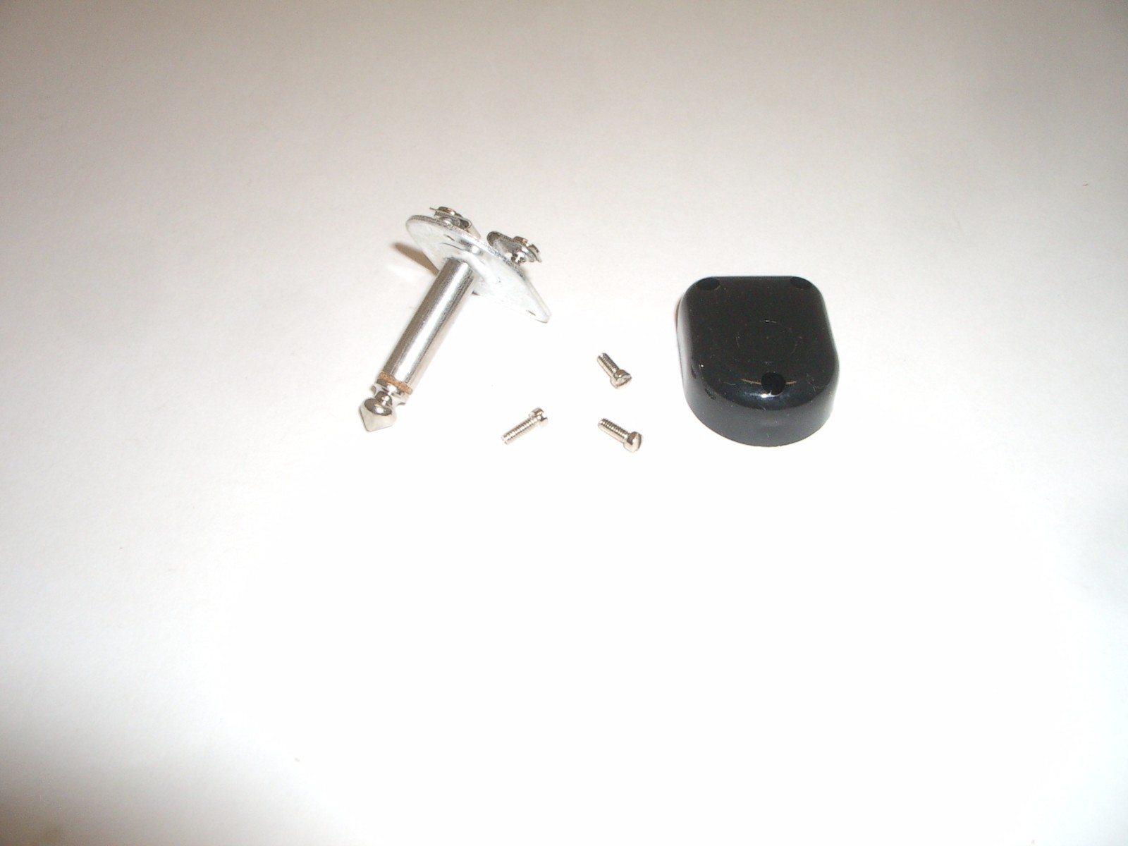 SWITCHCRAFT 220 1/4" MONO TS RT ANGLE BLACK AUDIO CONNECTOR PLUG SCREW TERM