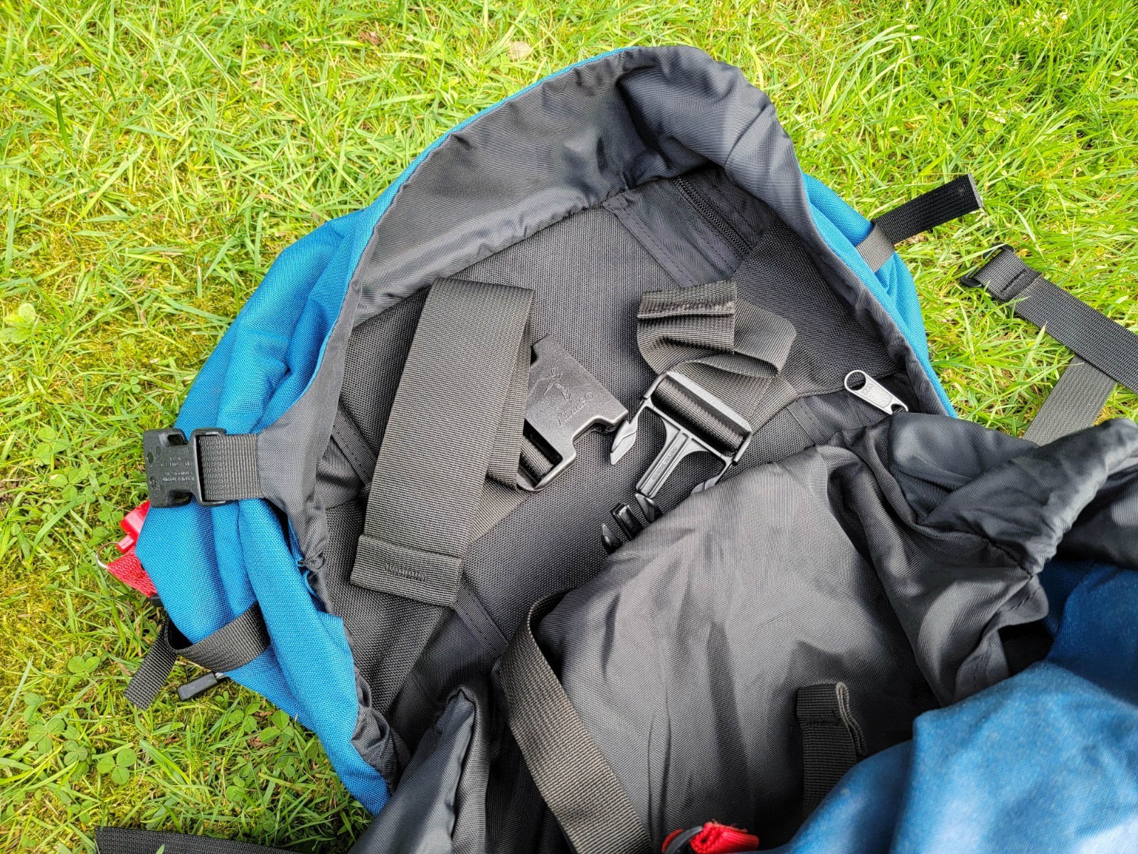 OSPREY 1990's Highlander Vector Two W/ 3L Bladder Internal Frame Hiking Backpack