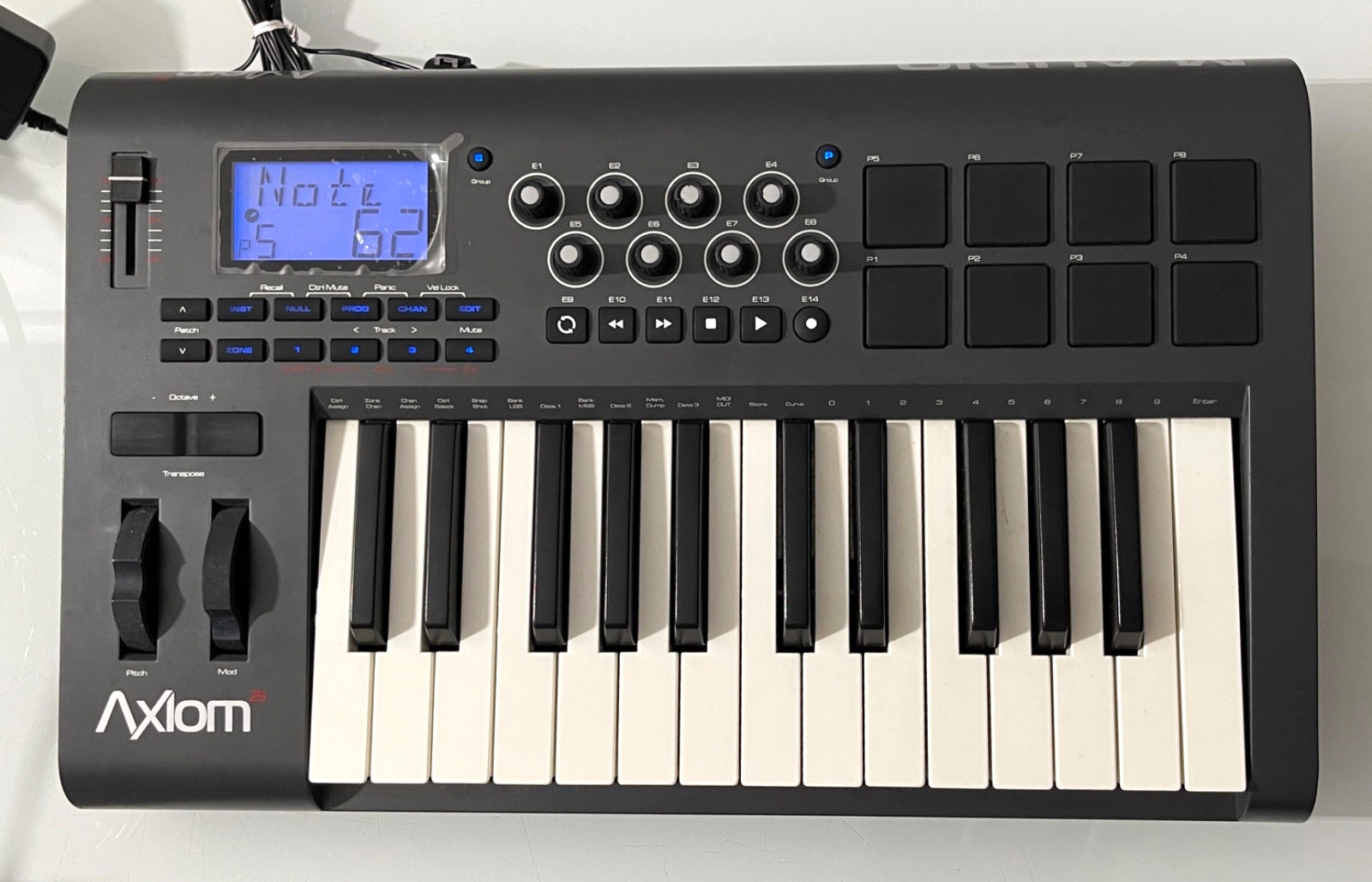 M-AUDIO AXIOM 25 USB MIDI Keyboard Controller  - BARELY USED