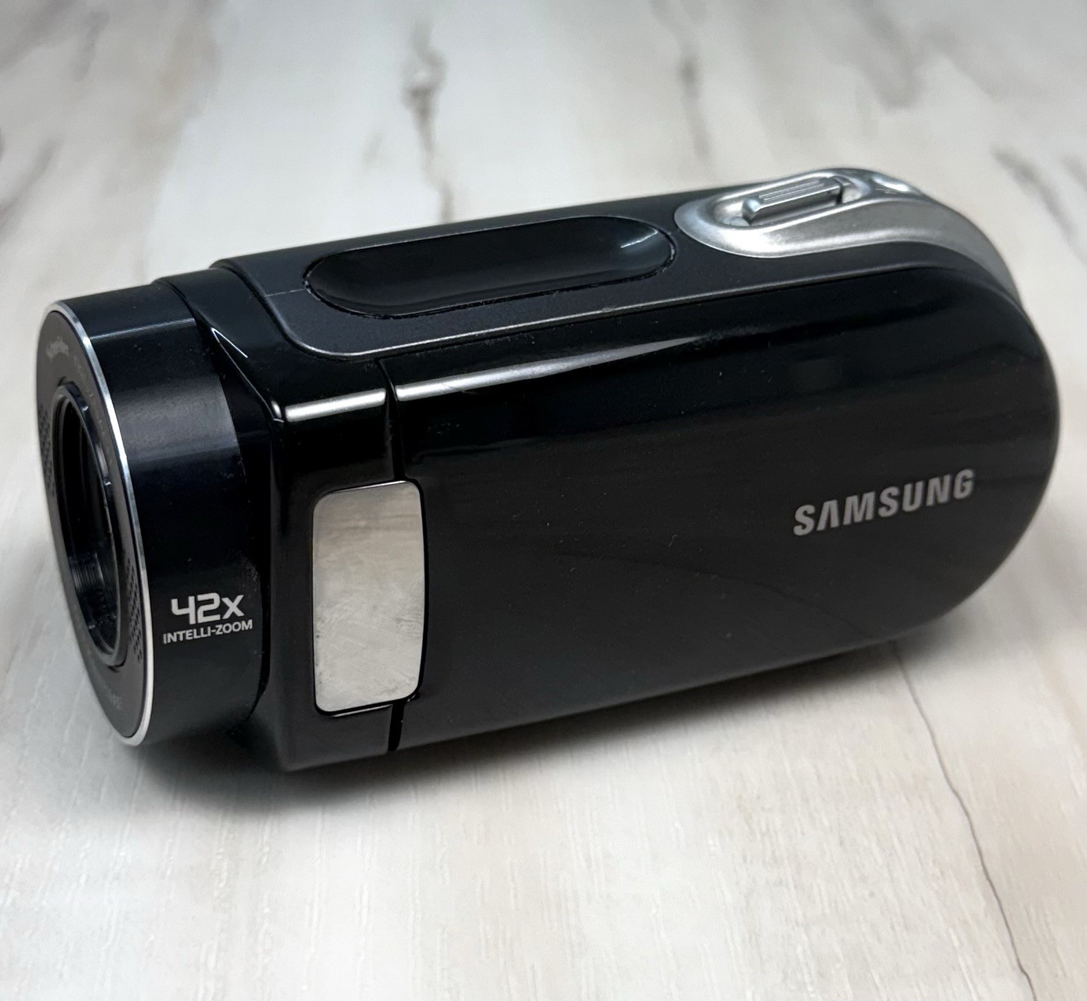 SAMSUNG Digital Handheld CAMCORDER Video Camera SMX-F33BN/XAA + Battery UNTESTED