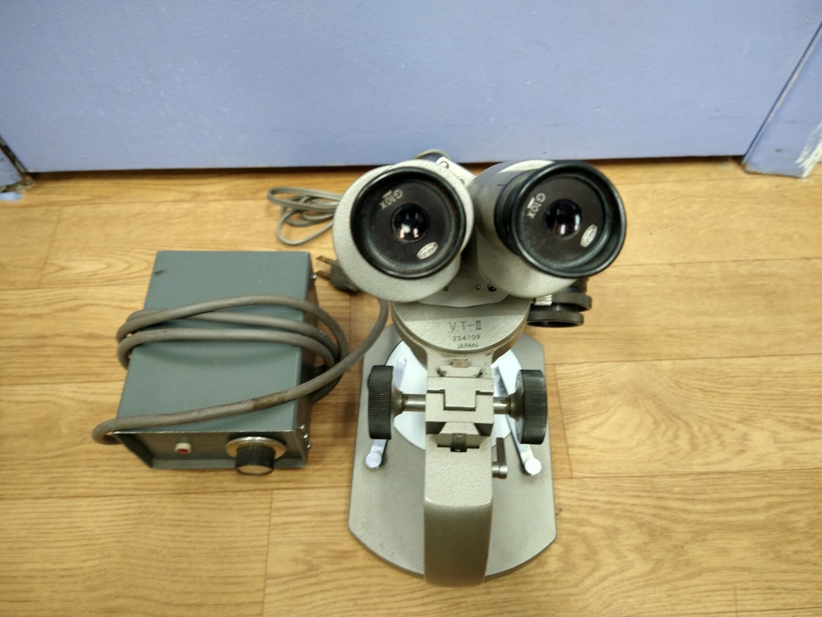 VINTAGE OLYMPUS TOKYO STEREOSCOPIC MICROSCOPE VT-II Ref: 224109