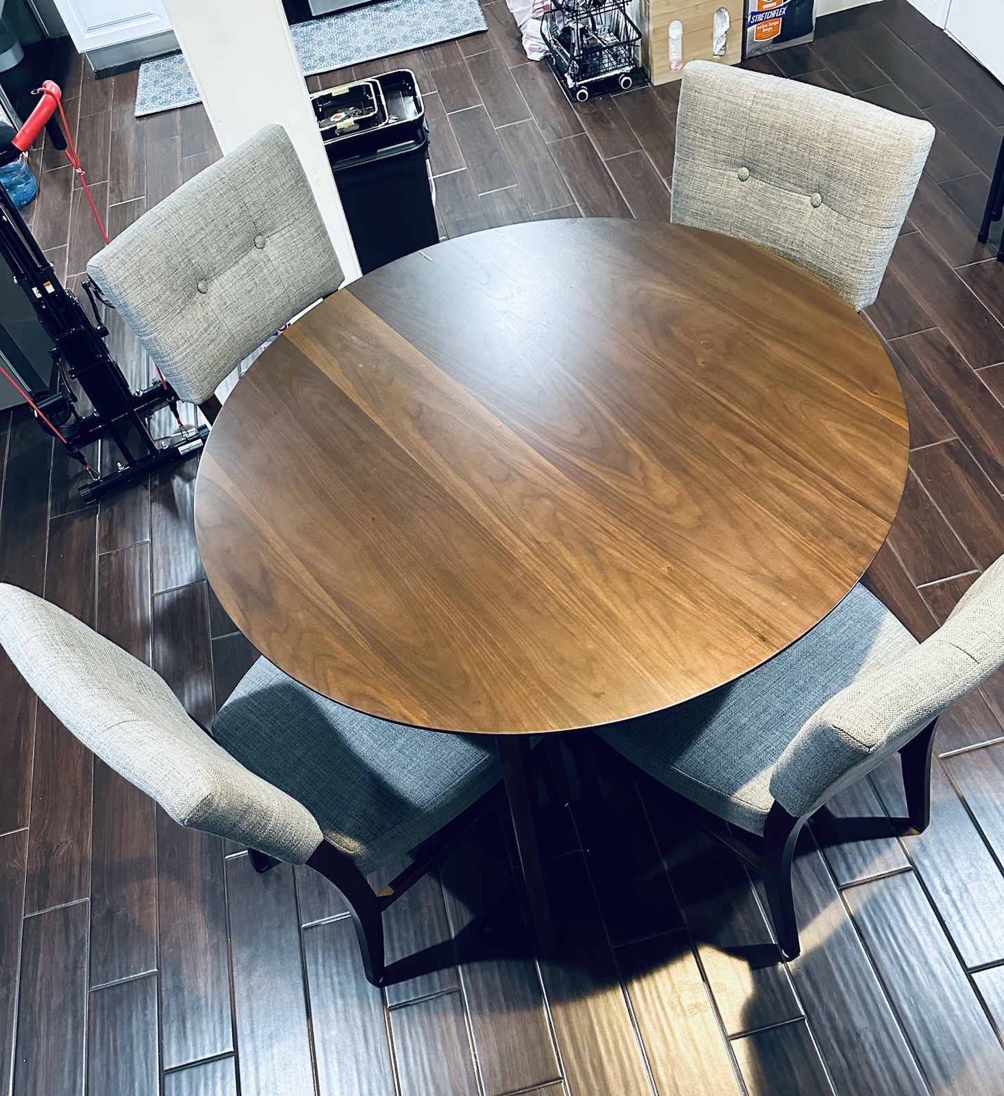 Juego De Comedor En Madera Preciosa, De 4 Sillas, Es De Buena Calidad Casi Nuevo