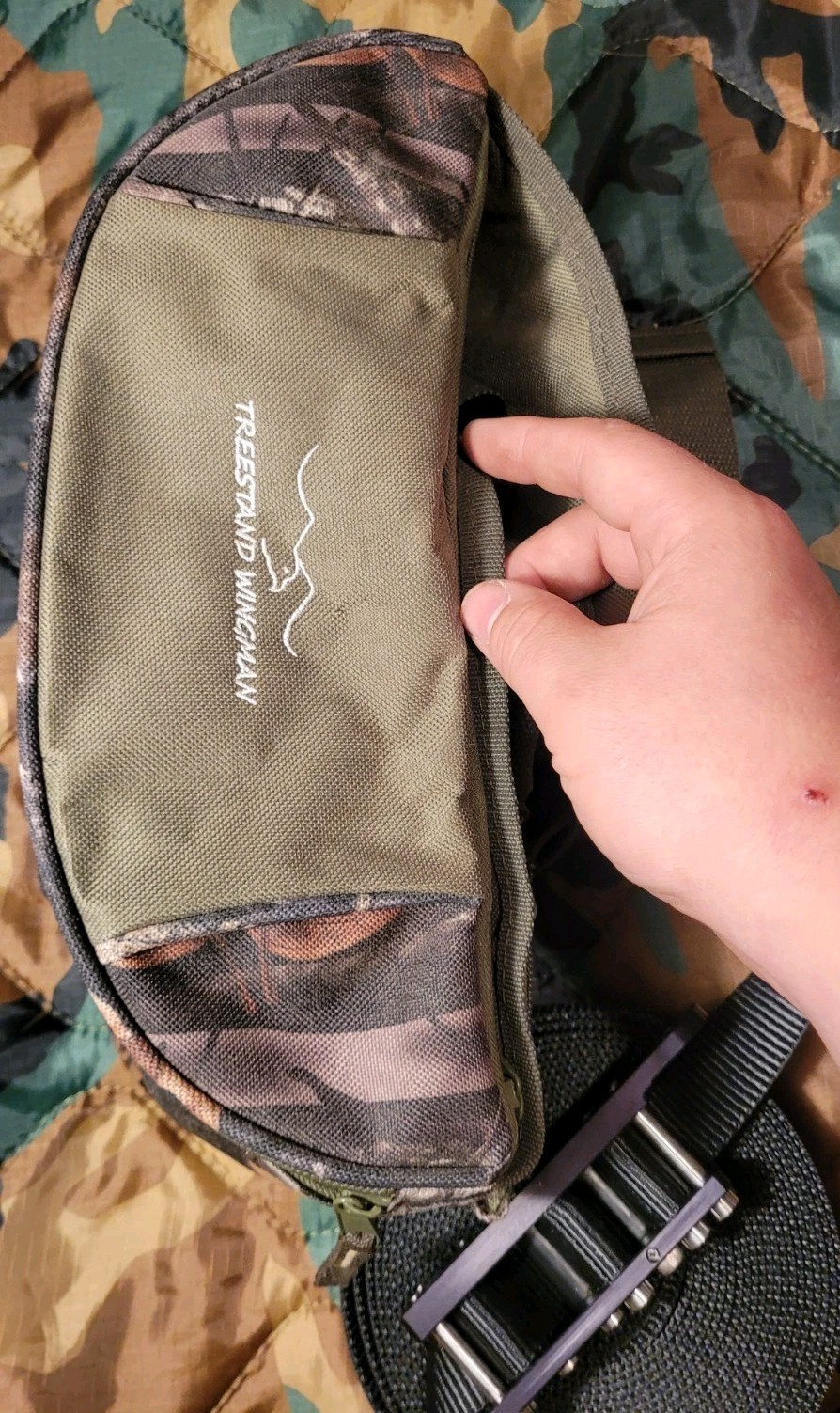 Black Ash Tree Stand Wingman With Camo Wast Pack