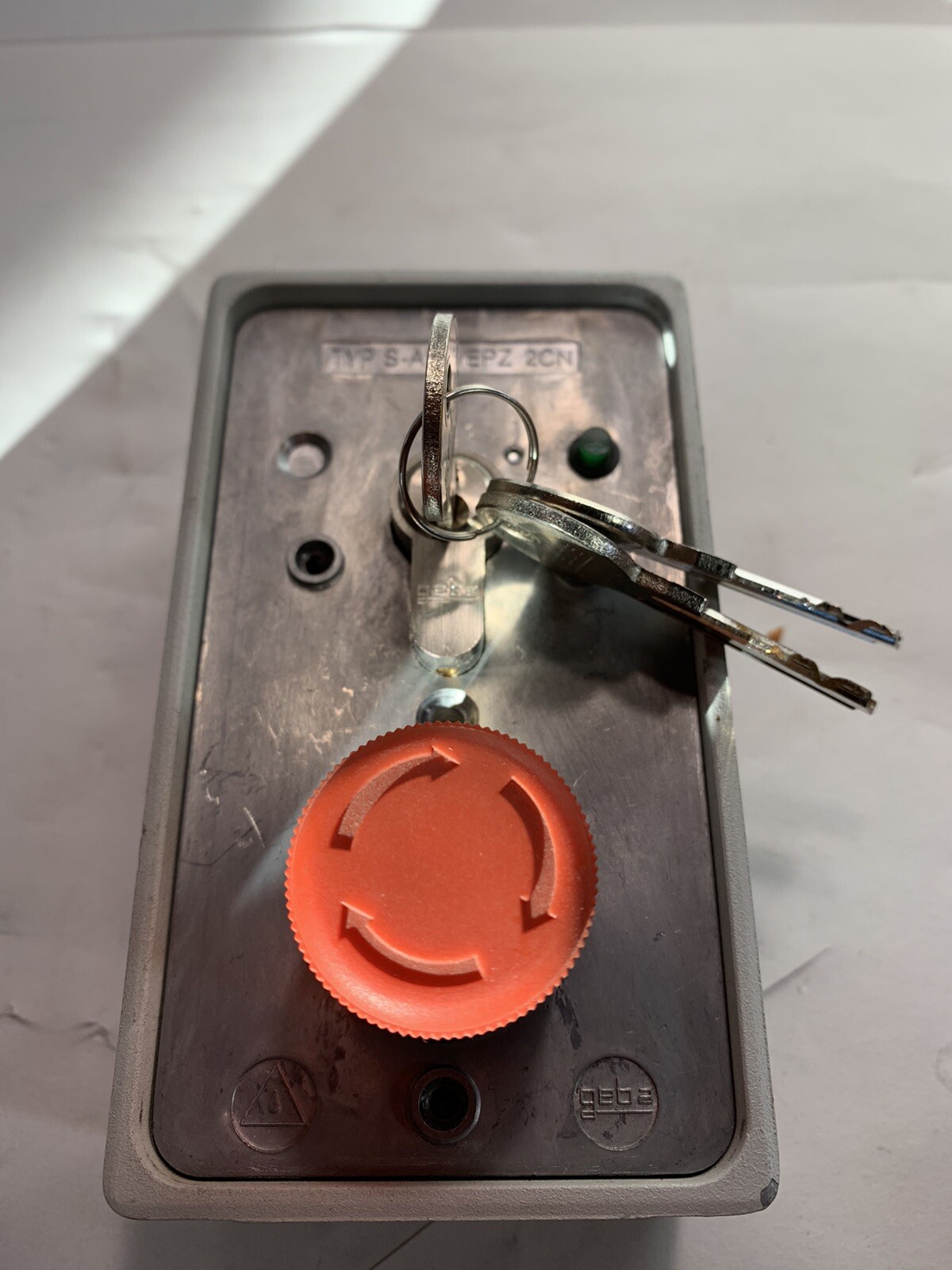 GEBA Surface Mount Keyed Wall Switch W/ Emergency E Stop Type S-APZ 2-1TR/2W.N