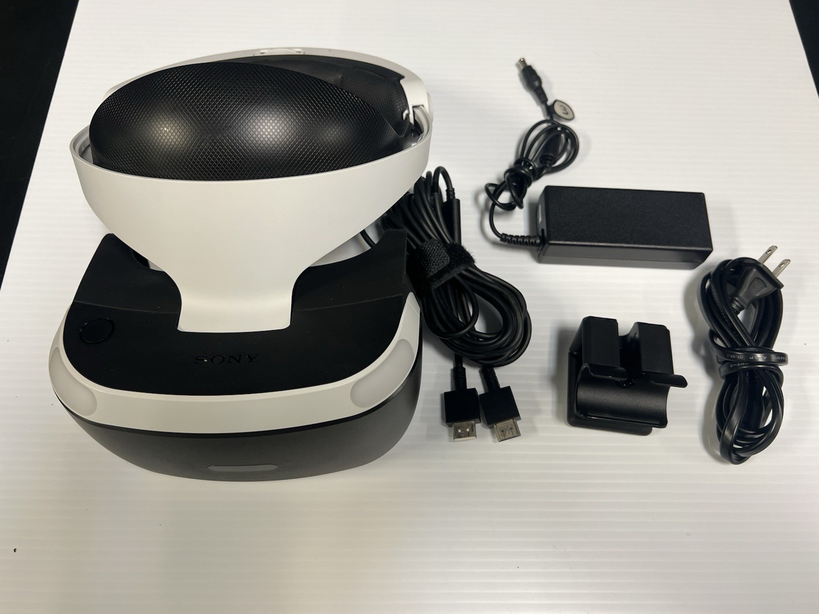 Sony PlayStation The Elder Scrolls V: Skyrim VR Headset Bundle In Box Tested