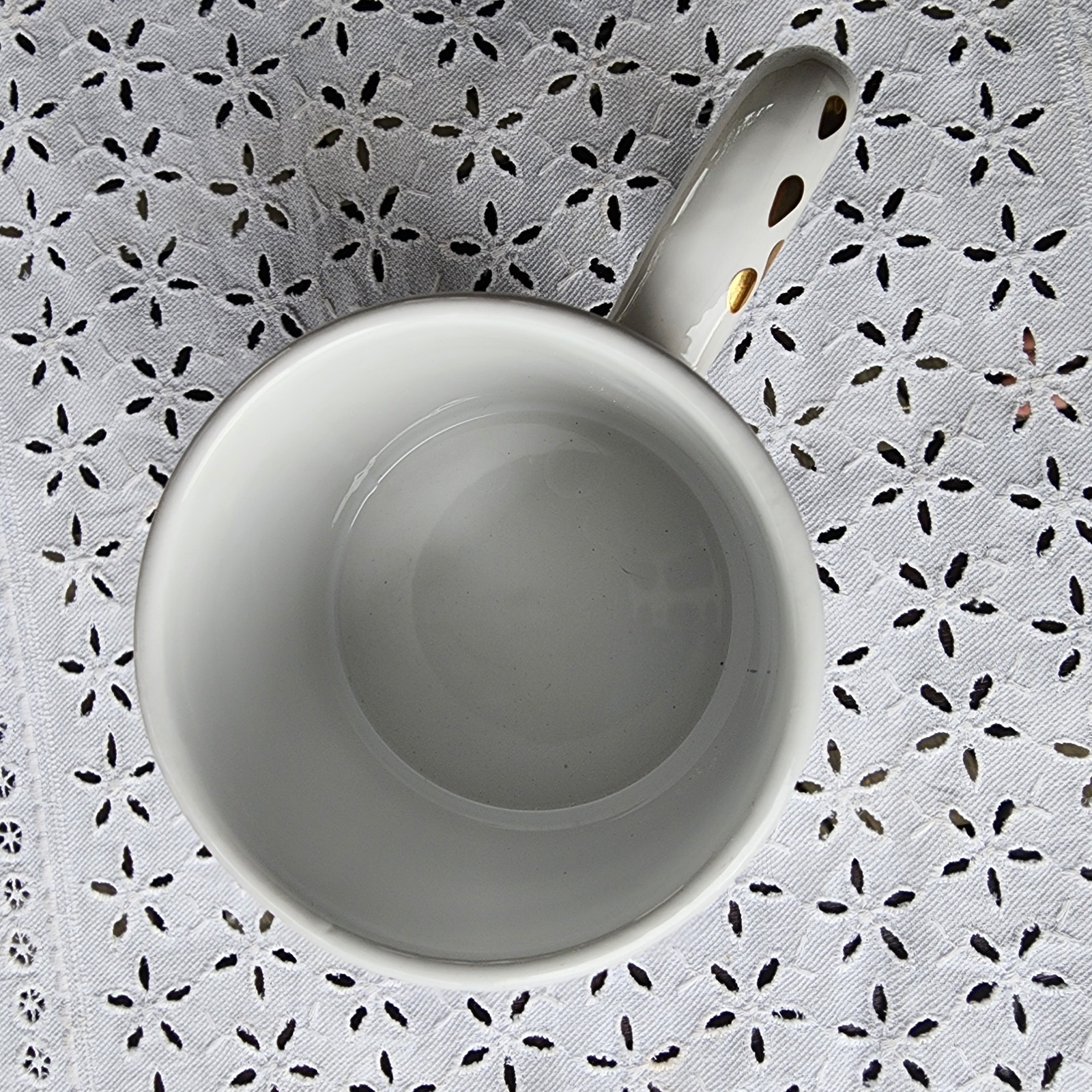 Giraffe Handle Mug 14 Oz. White And Gold