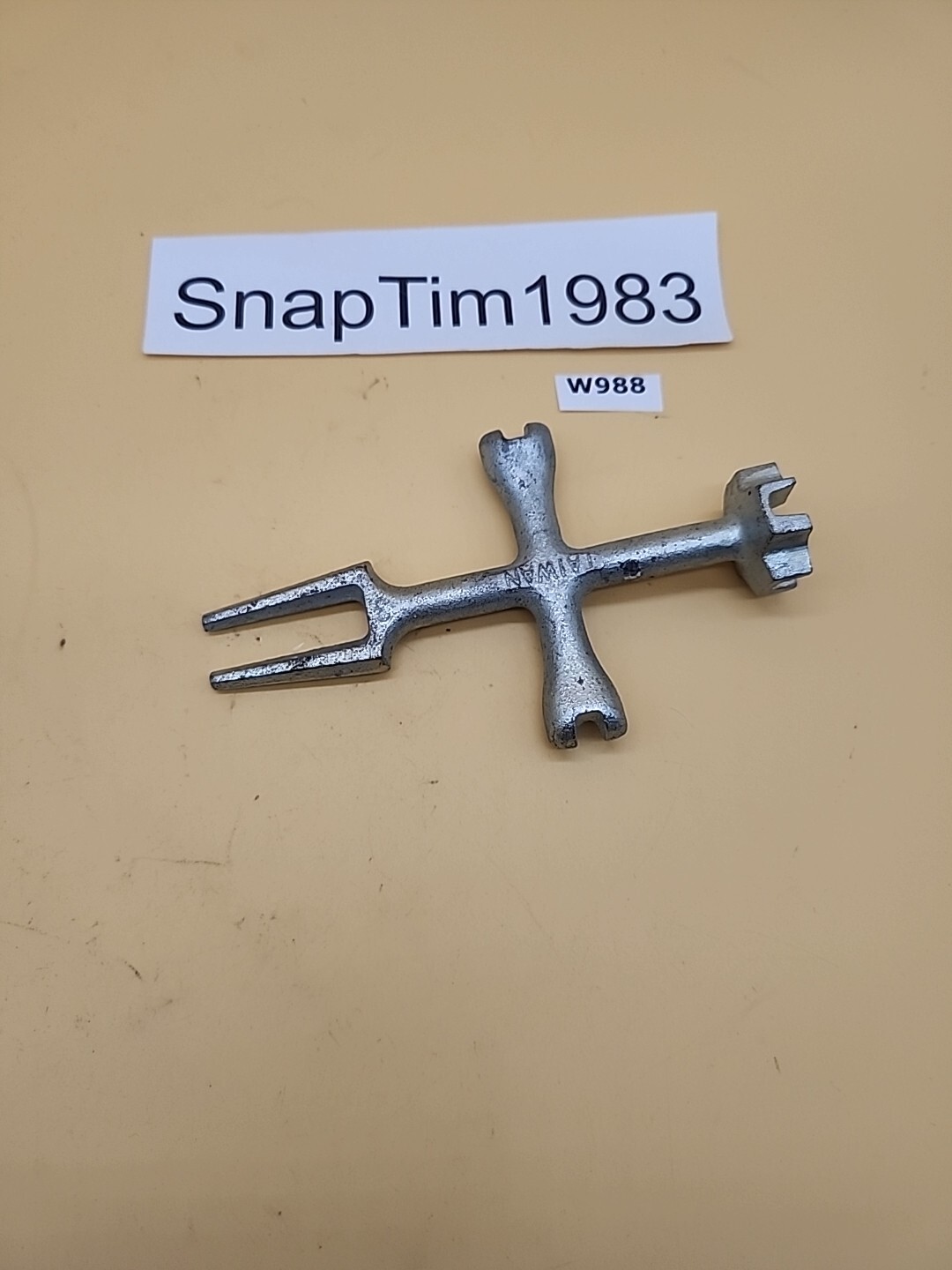 Pop-Up Plug Wrench   Taiwan