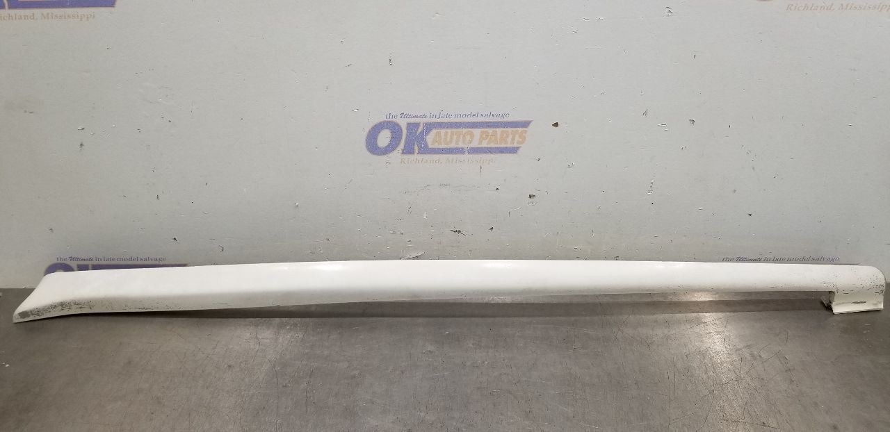 90 CHEVY CAMARO IROC-Z CONVERTIBLE QUARTER PANEL UPPER TRIM LEFT DRIVER WHITE
