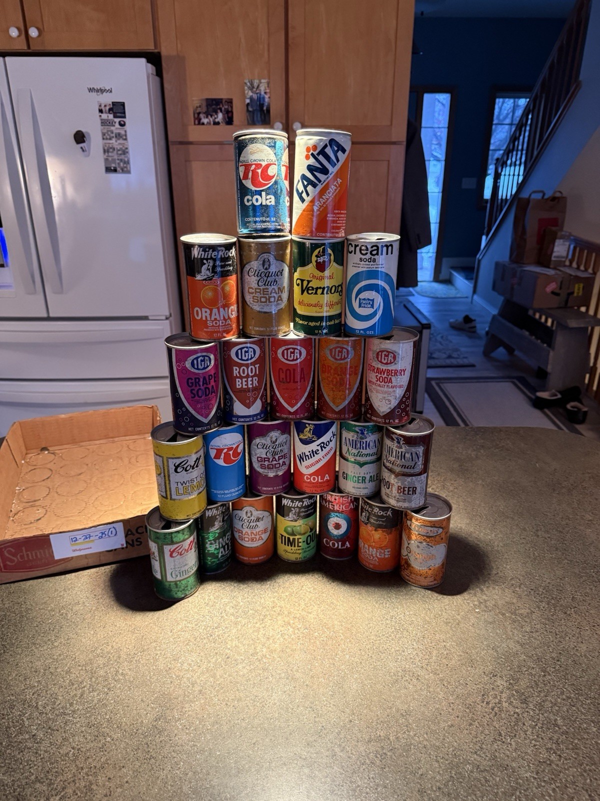 OLD SODA 🥤 CAN LOT OF See Pictures DENTS,HOLES, RUST ECT….. Lot 122725 (1)