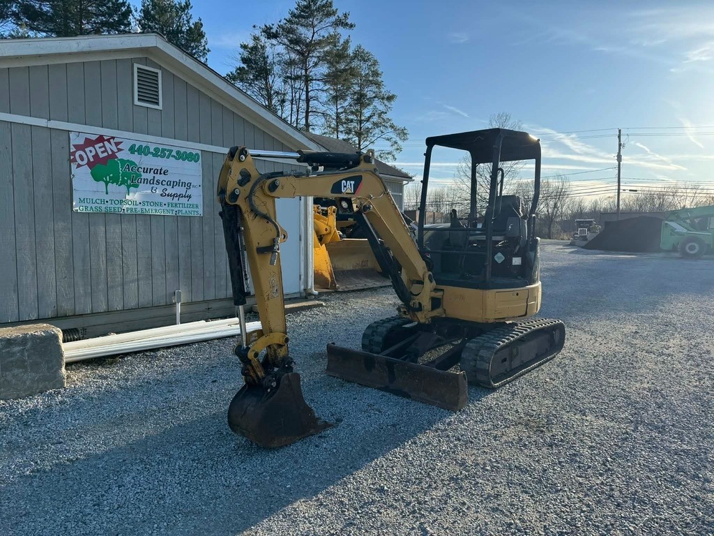 15 Caterpillar 303 ECR Mini Excavator, 1,298 hours, NO leaks