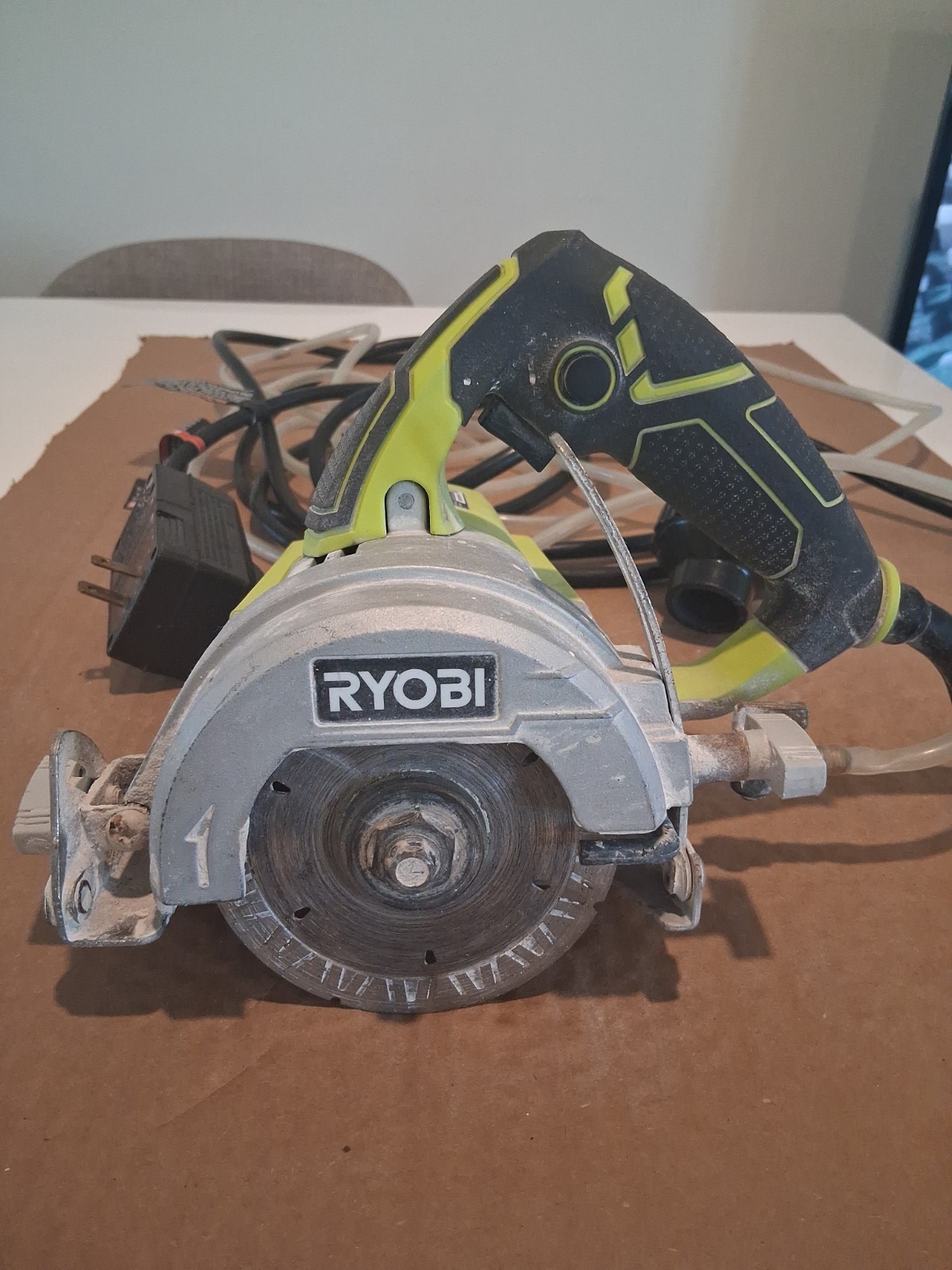 RYOBI TC401 4" Handheld Wet / Dry Tile Saw 12A 120V Corded Electric with Hose