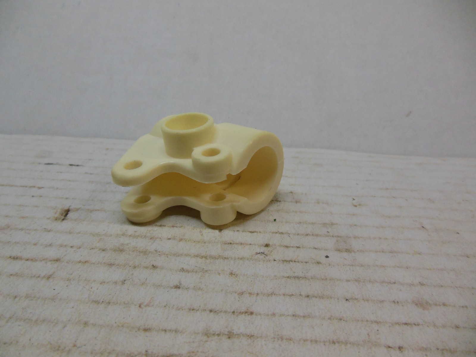 JOHN DEERE PLASTIC CLAMP BRACKET PT6563 OEM NOS
