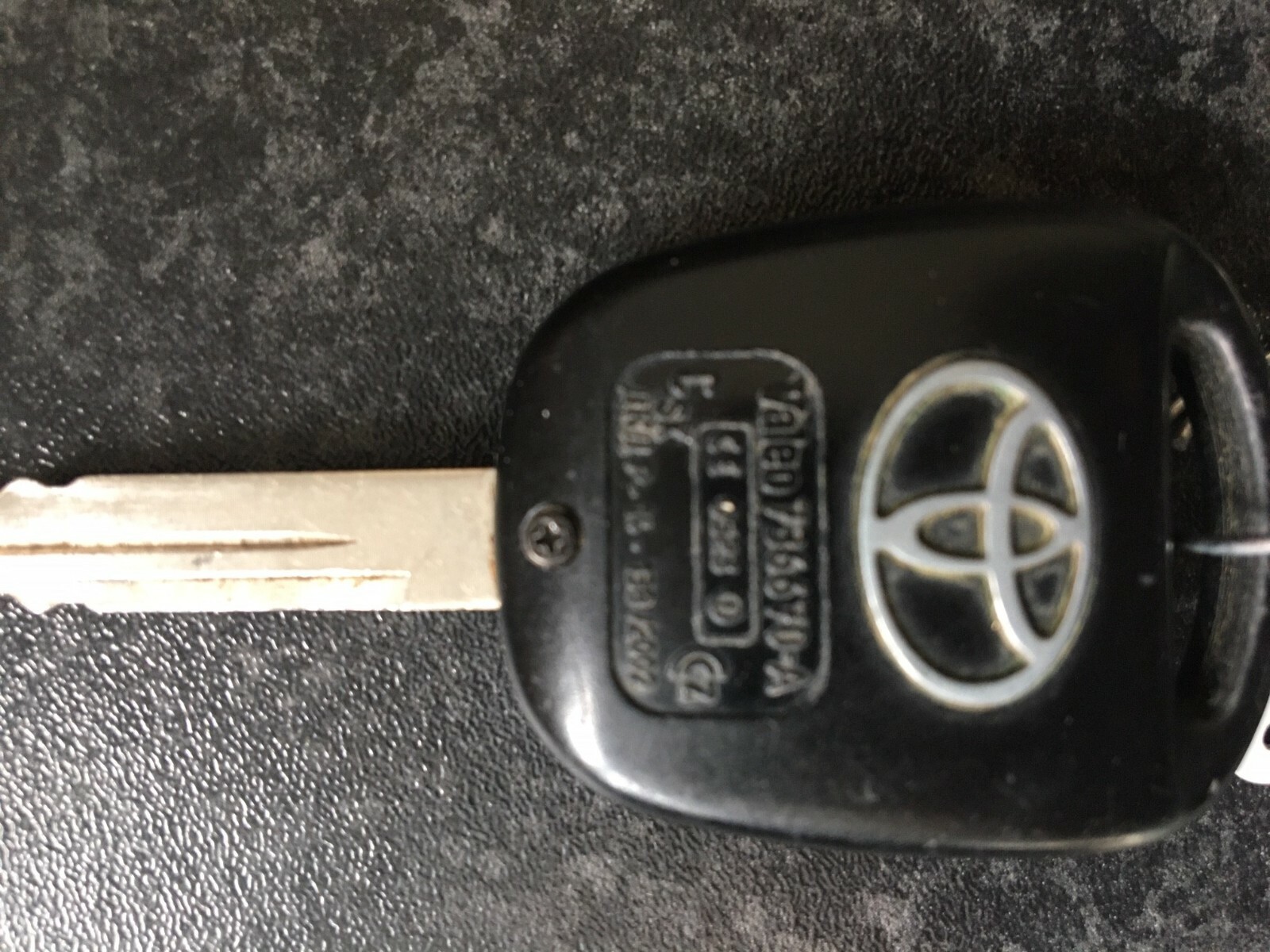 Car key remote / Key Fob replacement screws. 5 sizes.