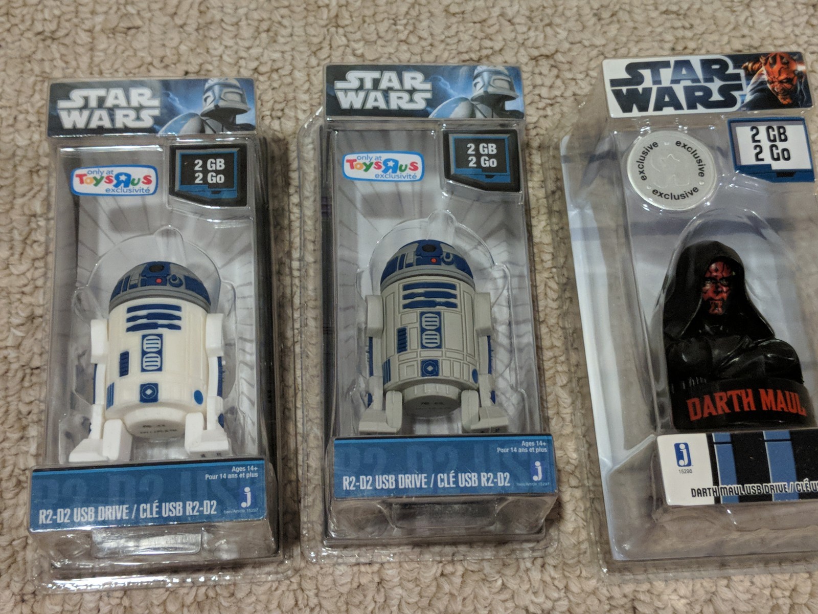 Star Wars 2GB USB Drive Set  R2-D2 White & Grey Darth Maul Toysrus Exclusive