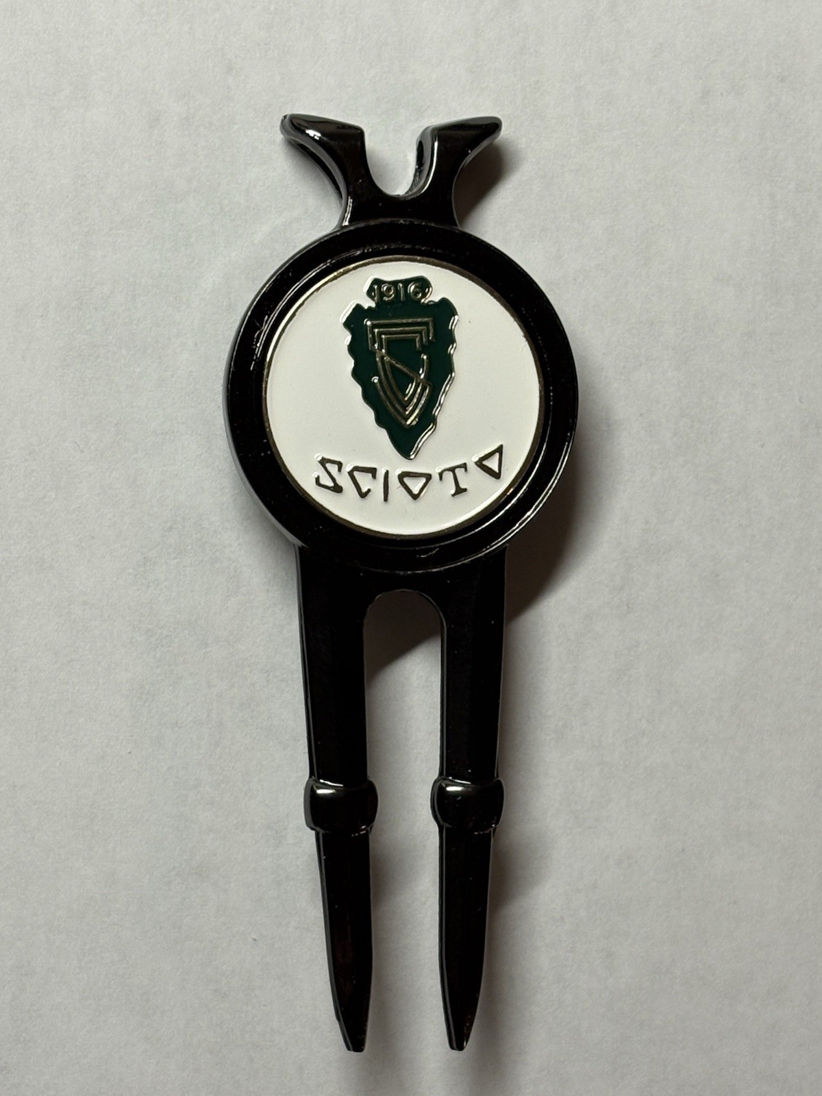 Scioto Country Club Authentic Members Divot Tool & 1" Coin Style Golf Marker