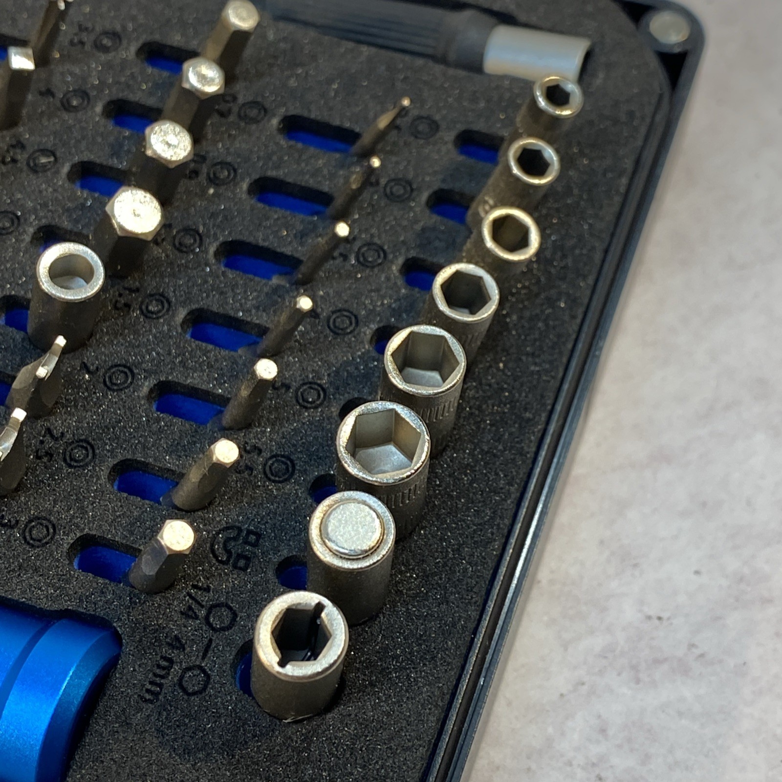 iFixit - Mako Driver Kit - 64 Precision Bits