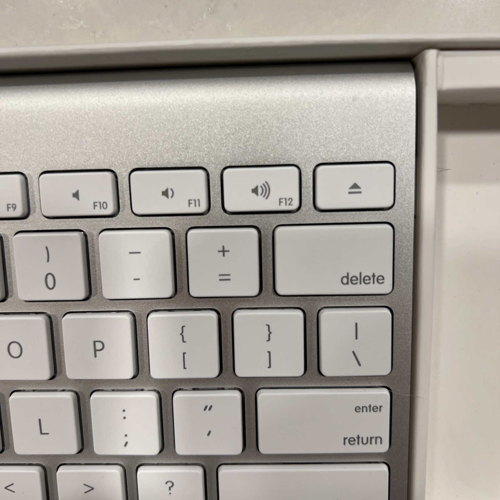 Genuine Apple A1314 Wireless Keyboard In Original Box Tested WORKING