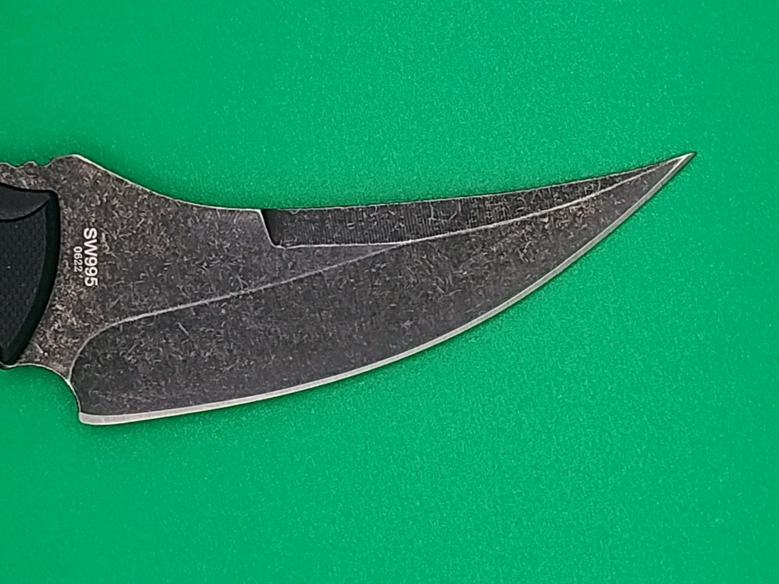 Smith & Wesson 8.5" Stainless Karambit Fixed Blade Neck Knife Model SW995 - New