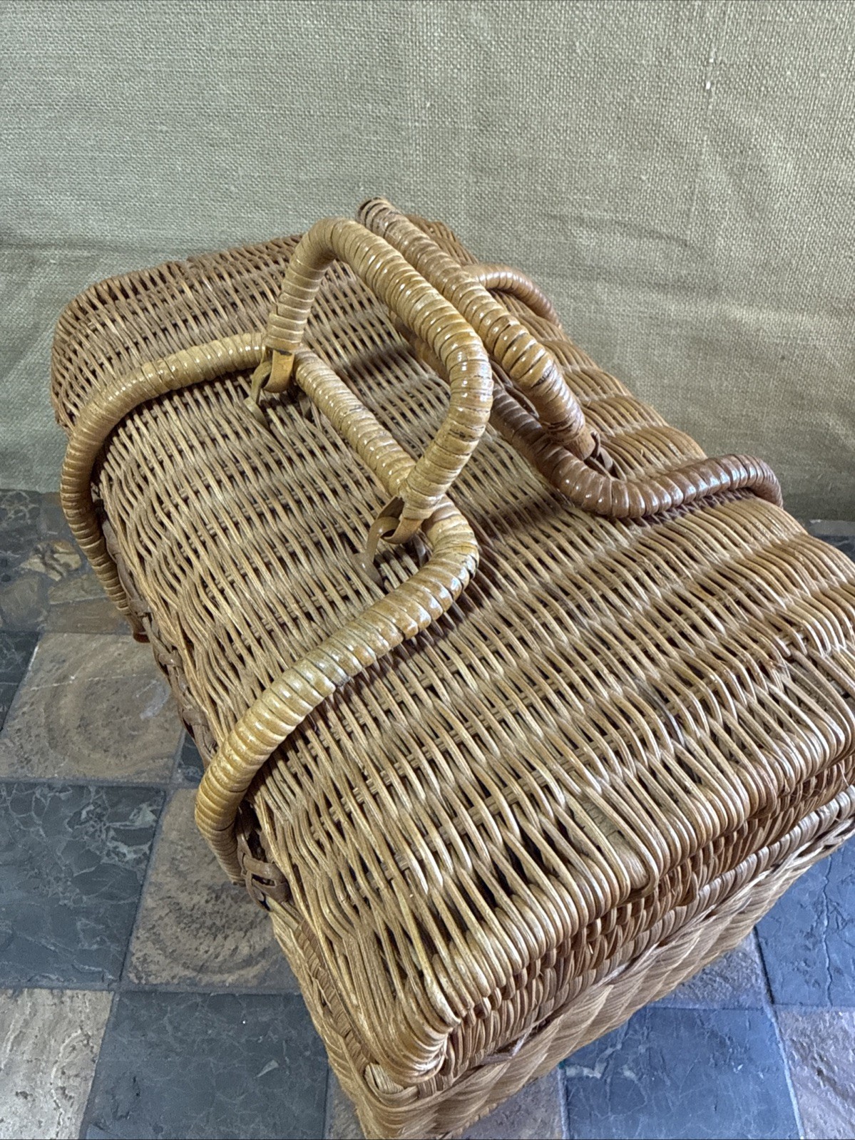 VTG Wicker Rattan Picnic Basket with Handles - Large EUC