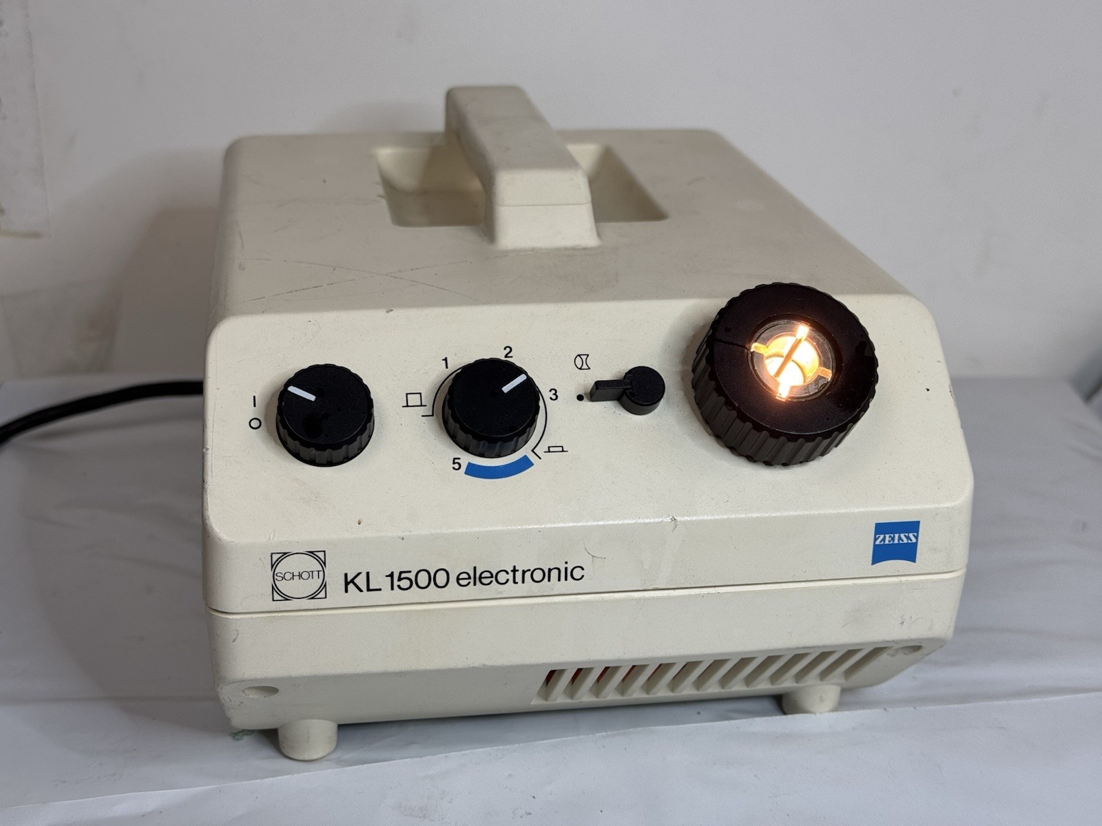Schott KL1500 Electronic Microscope Fiber Optic Light Source