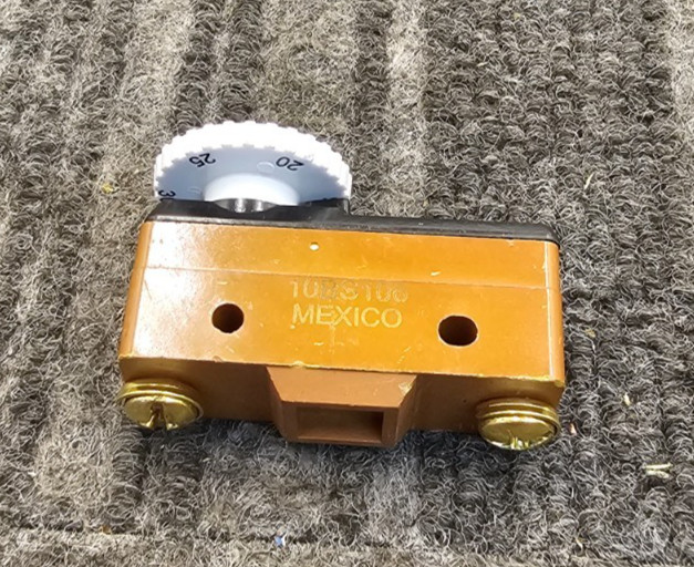 10BS106 Basic Snap Series Premium Switch, Single Pole Double Throw Circuitry