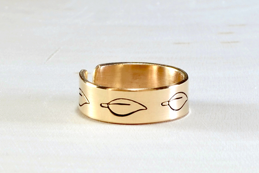 bronze toe ring with leaves