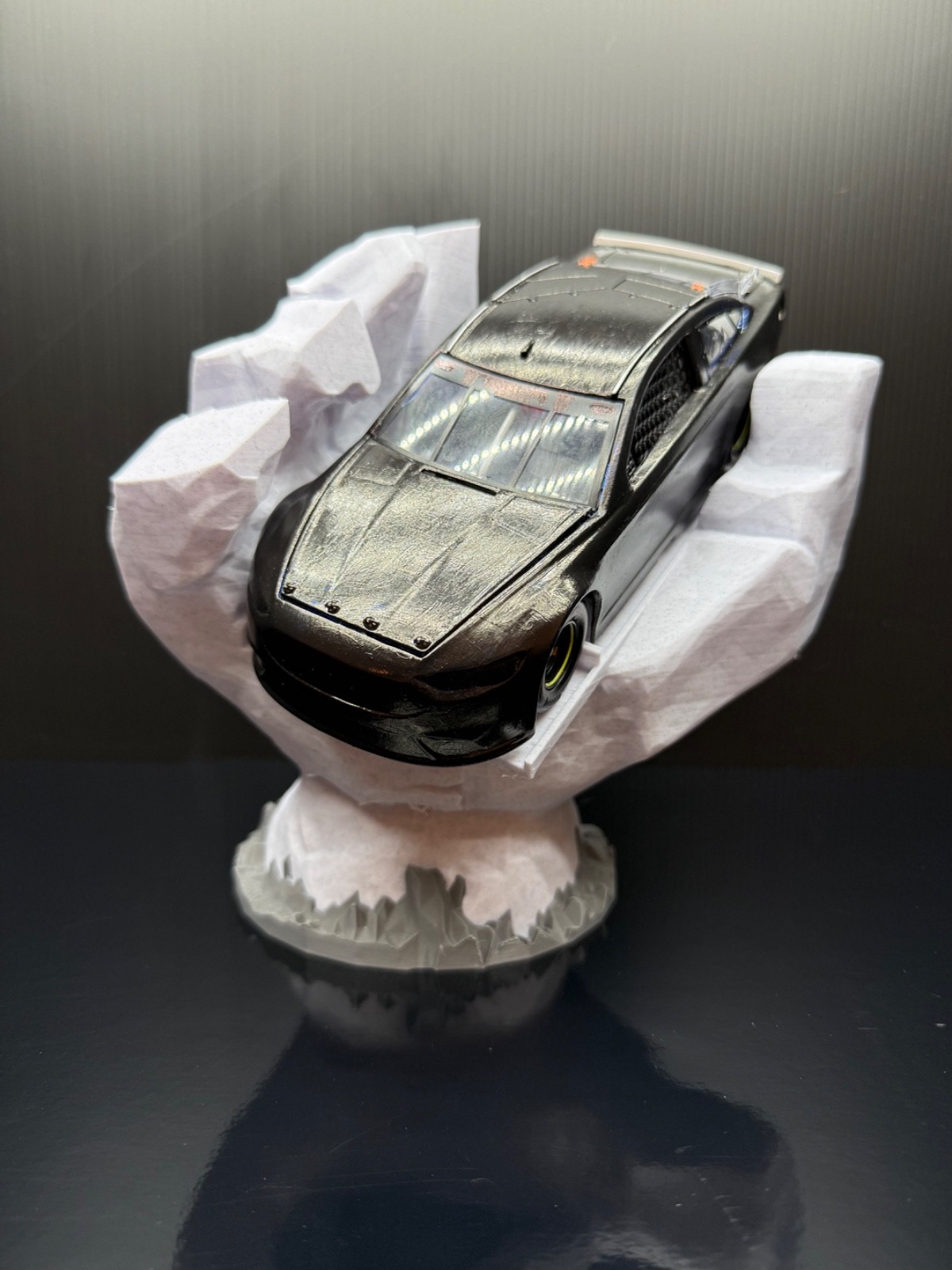 NASCAR 1:24 Diecast Dover Monster Hand Display