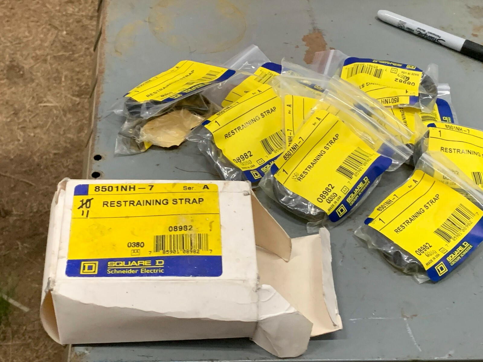 Schneider Square D Relay Socket Restraining Strap P/N 8501NH-7 (Lot of 11)