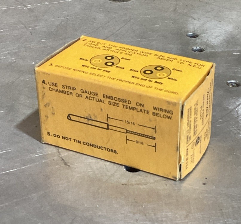 Hubble PN 4720-C DEAD FRONT PLUG, INSULGRIP, TWIST LOCK.
