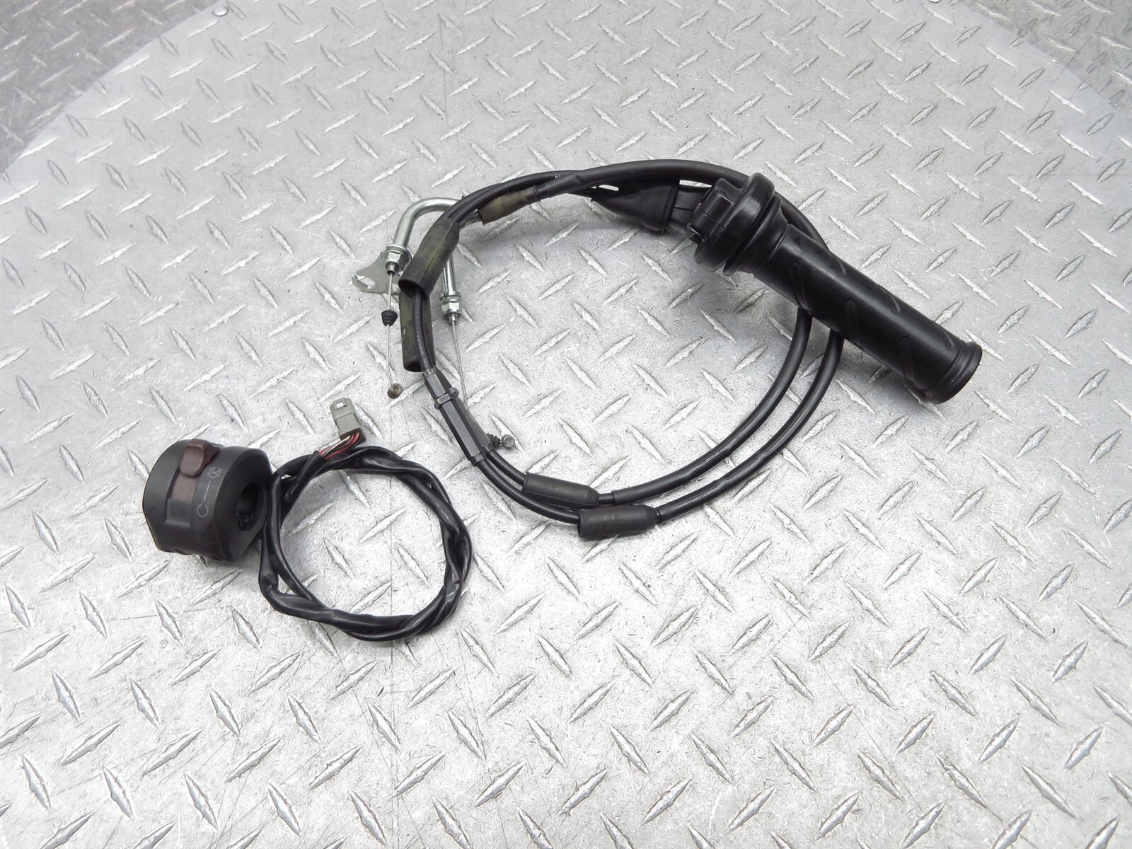 2015 15-18 Ducati Diavel Right Switch Throttle Control Cable Handlebar Grip
