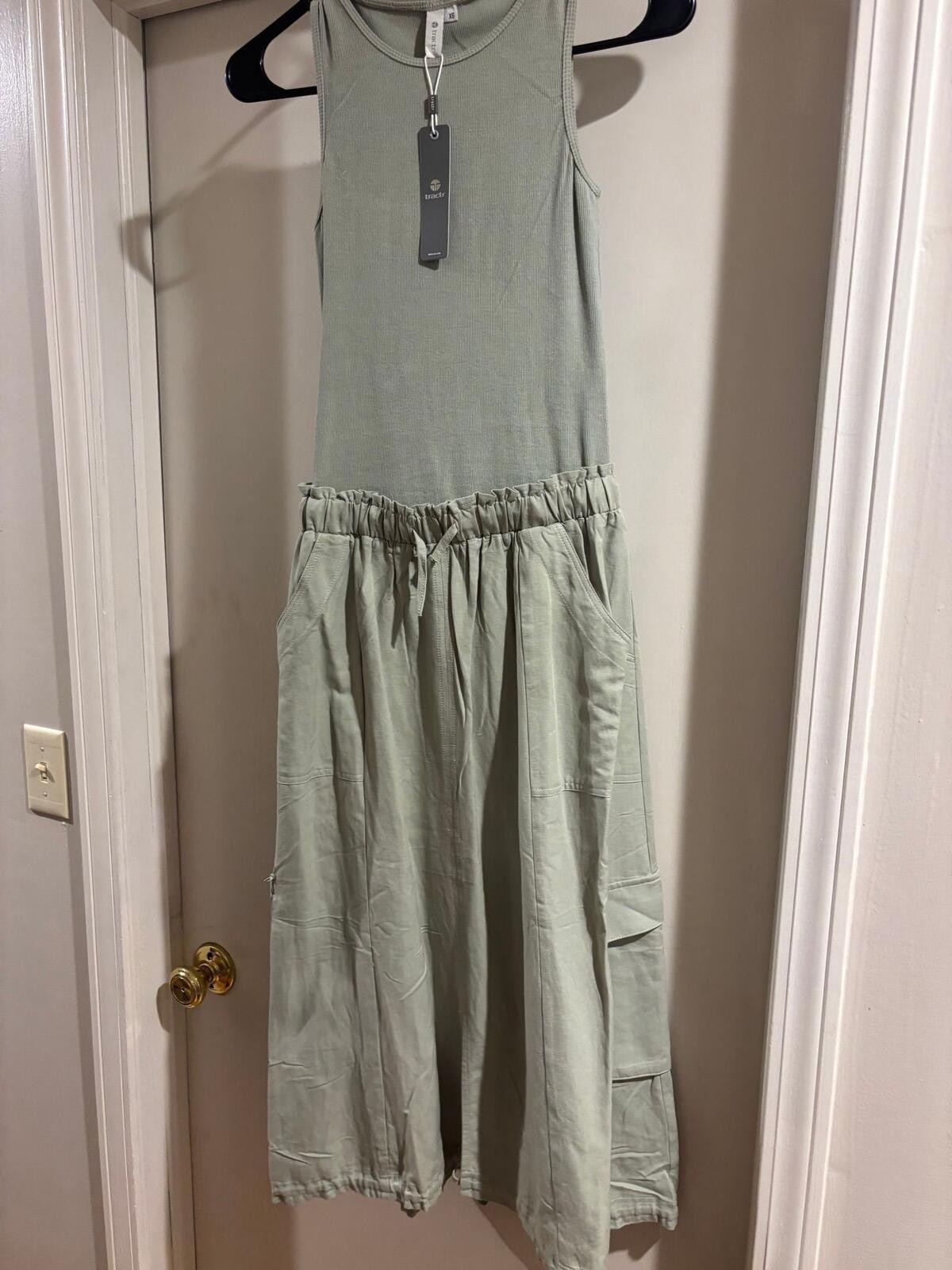 Tractr Sage Green Maxi Dress Womens XS Ribbed Tank Cargo Pockets NWT