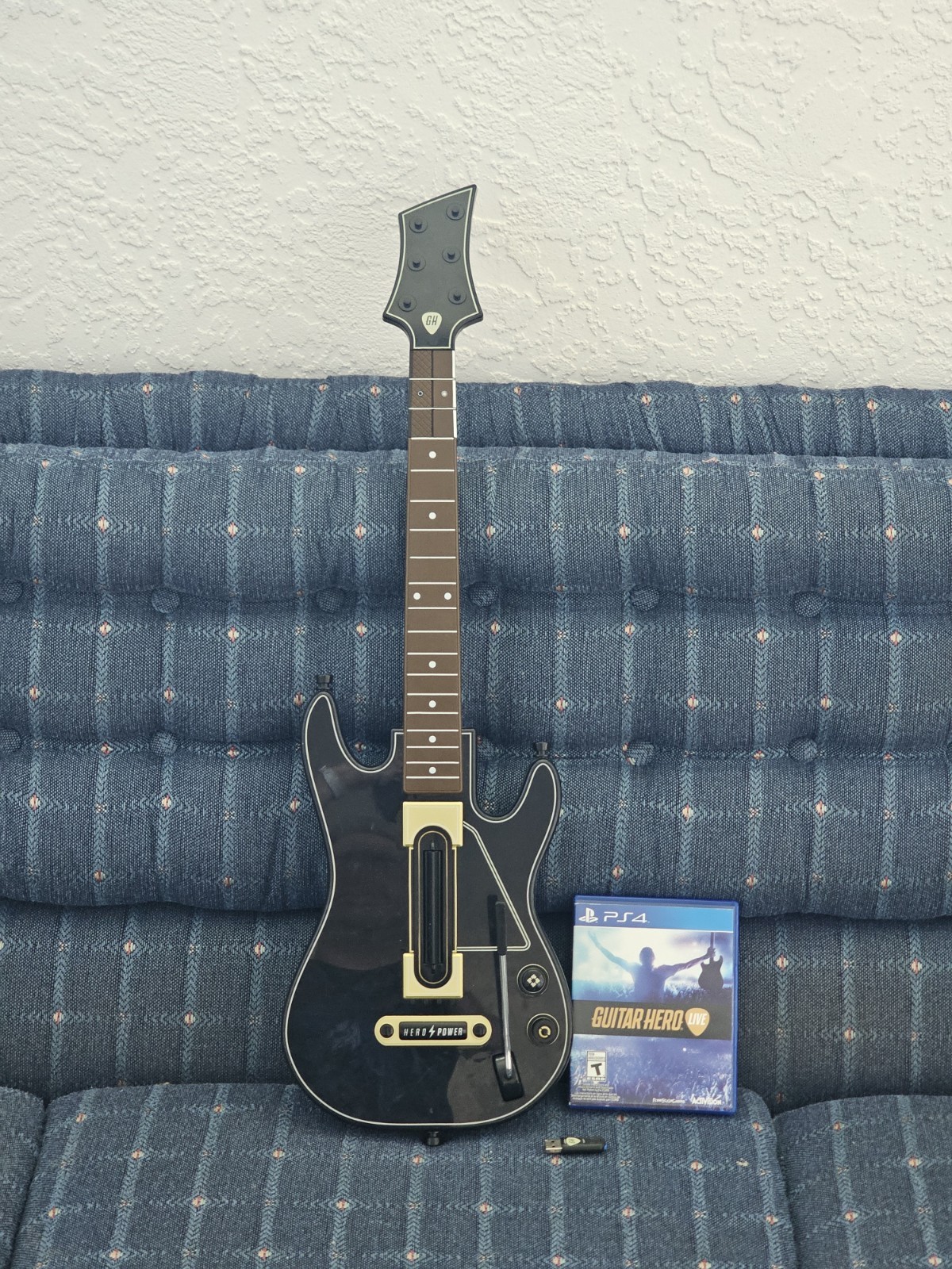 Guitar Hero Live PS4 Bundle With Dongle