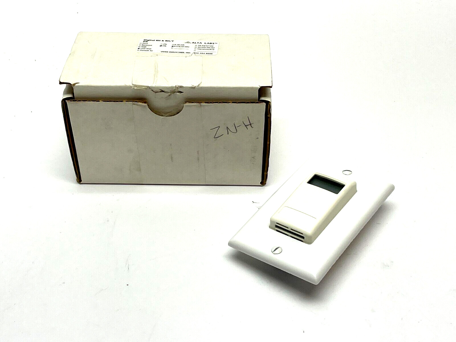 Veris Alta Lab LCD Wall Mounted Humidity Sensor 3% 0-5/0-10 VDC