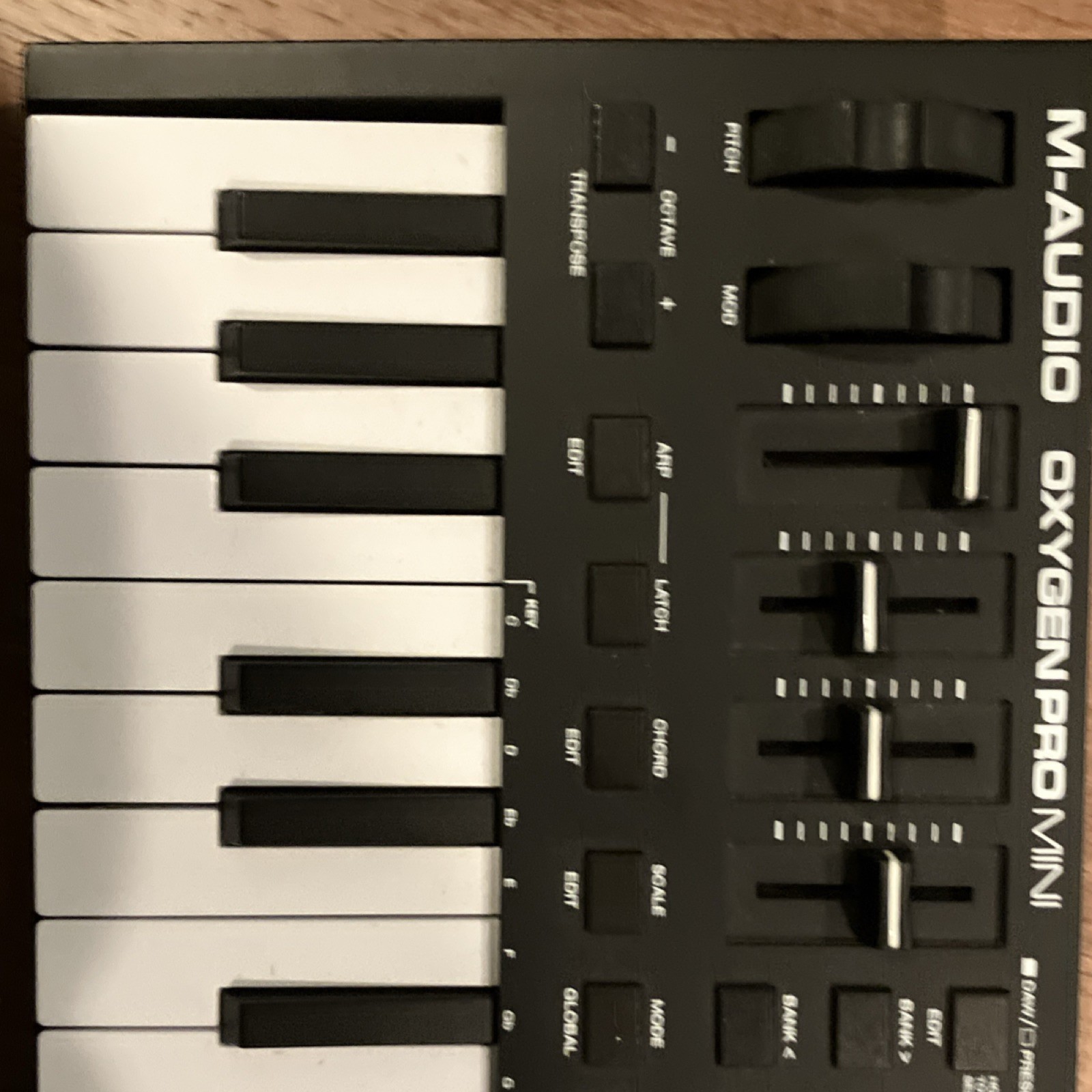 M-Audio Oxygen Pro Mini MIDI Keyboard Controller 32 Synth Keys USB Faders Pads