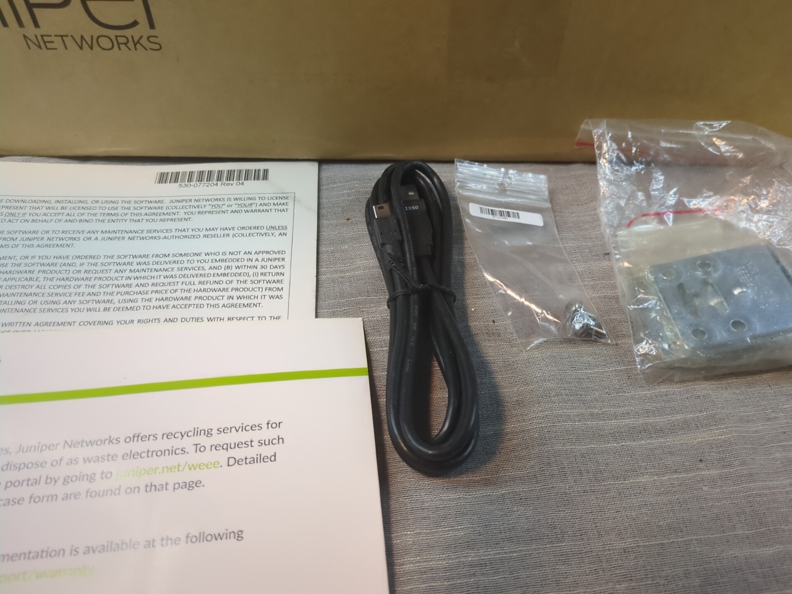 Juniper Networks SRX345-SYS-JB-DC 16 Port Services Gateway