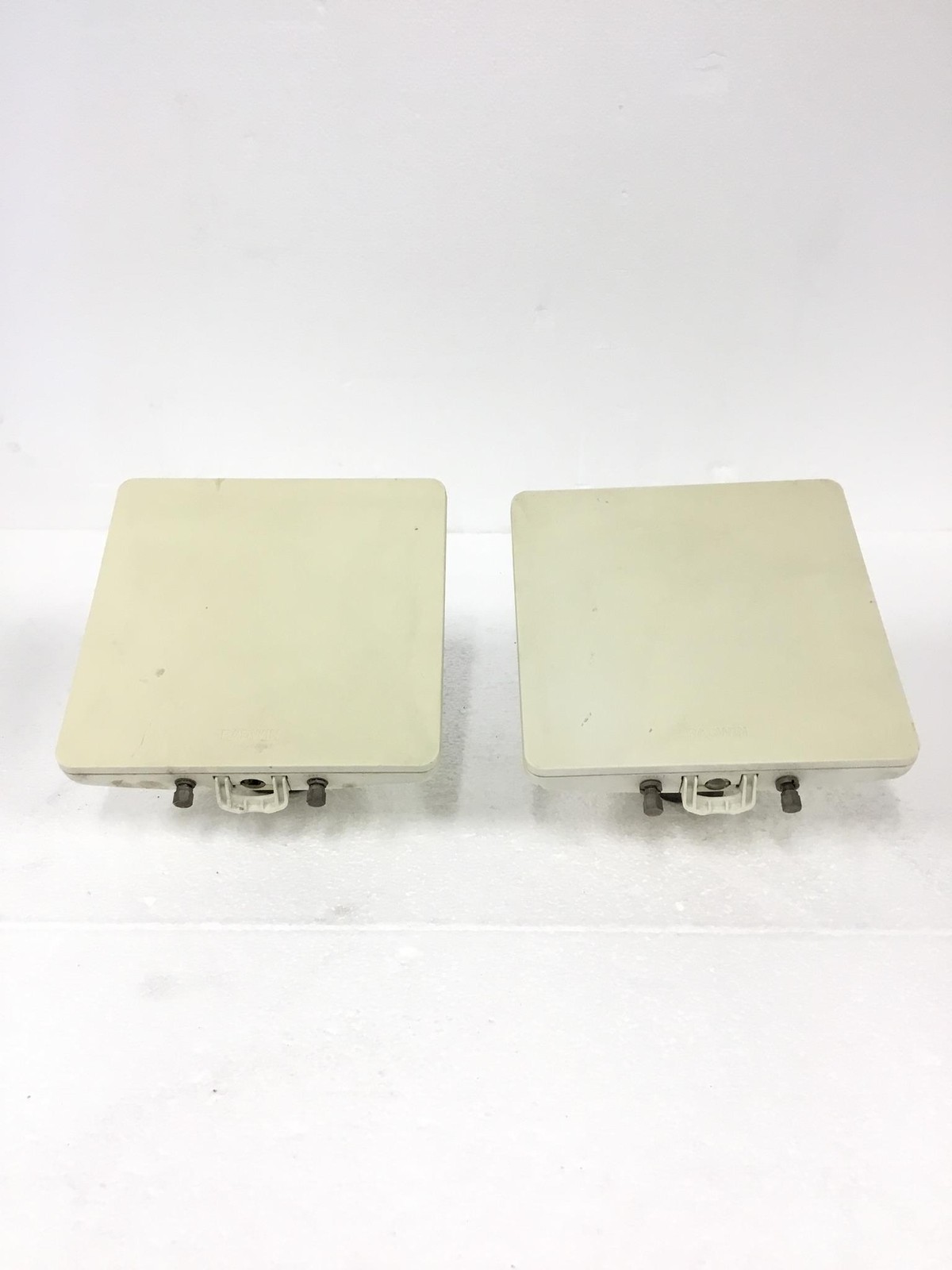 Radwin 5000 SU-Pro RW5600-0P58 Wireless Unit w/ Pole Bracket – Used Working
