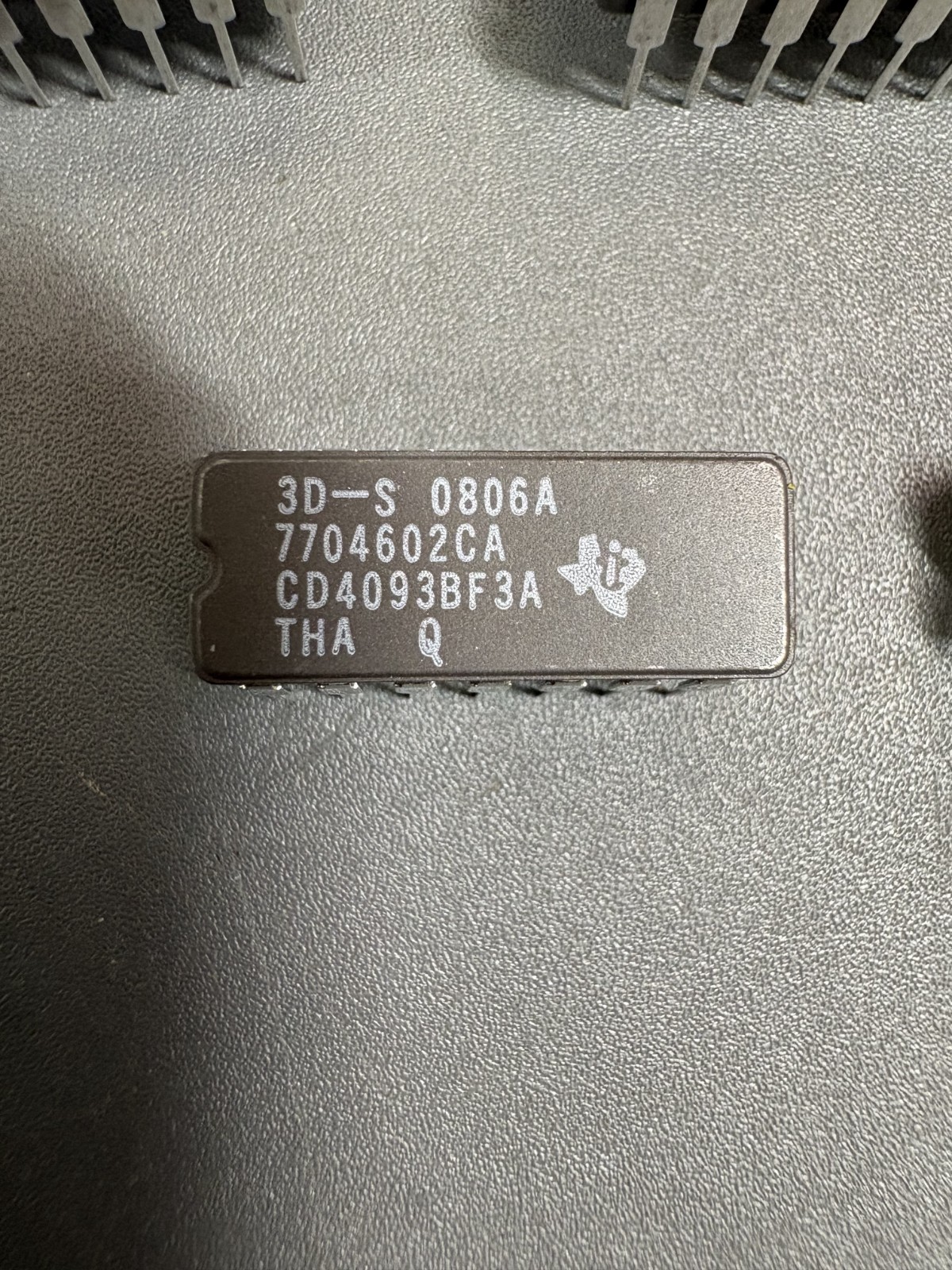 5pcs CD4093BF3A TI Quad NAND Schmitt Trigger DIP14 Logic IC