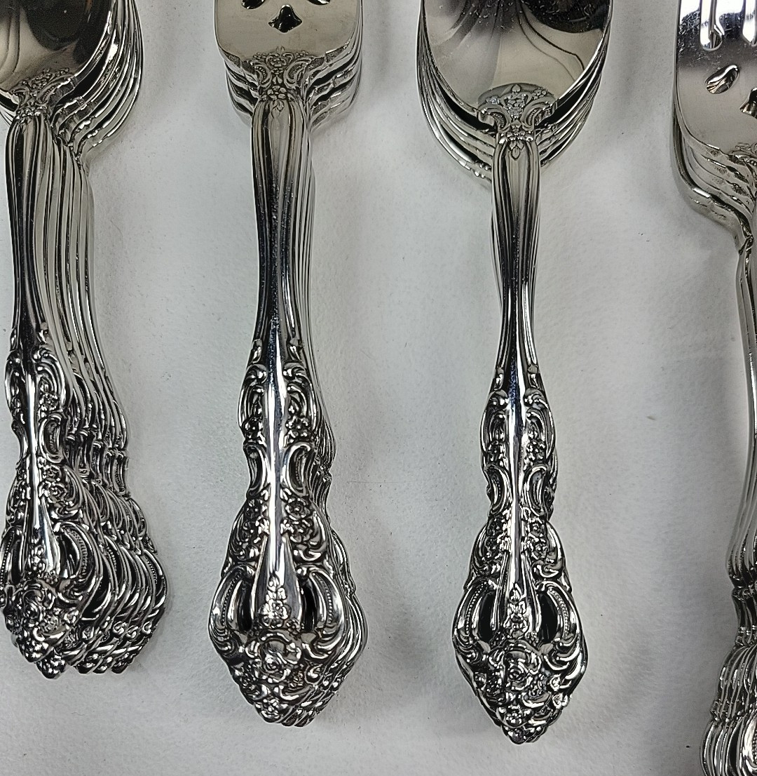 ONEIDA Heirloom Cube Michelangelo Stainless Flatware 60 +Pieces Service for 12