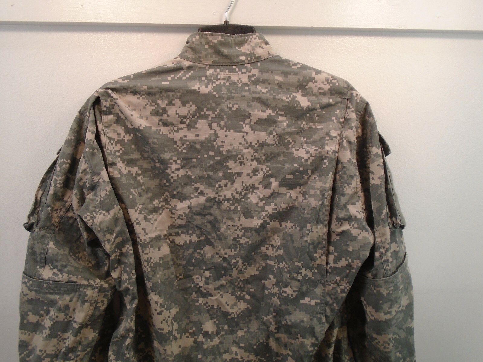USGI US Army Combat Uniform ACU Coat Shirt Wind Resistant Medium Short 2003 63-G