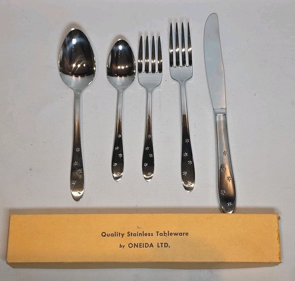 NOS Oneida Duet 5 Piece Place Setting MCM Stainless Flatware Sliverware Stars