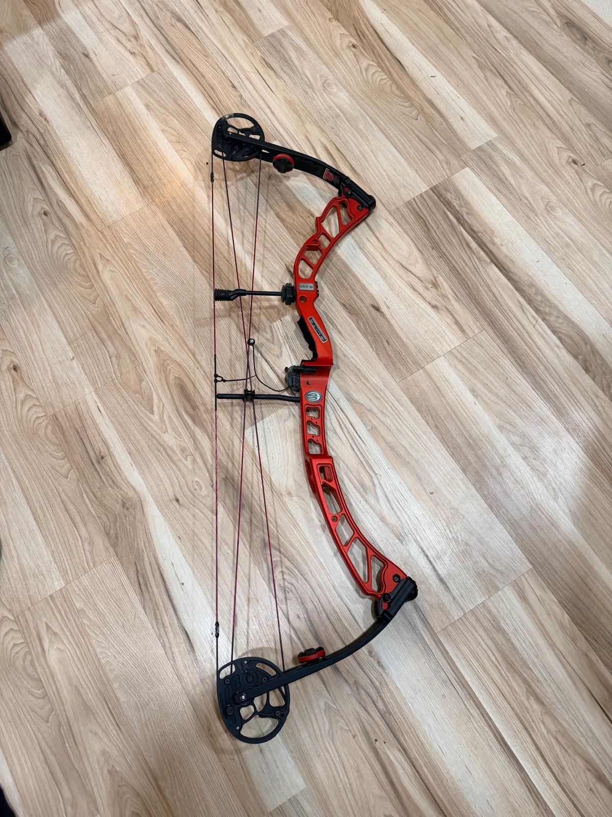 Compound Hunting Bow elite victory 60 lbs cable 44 5/8 string 63 1/8