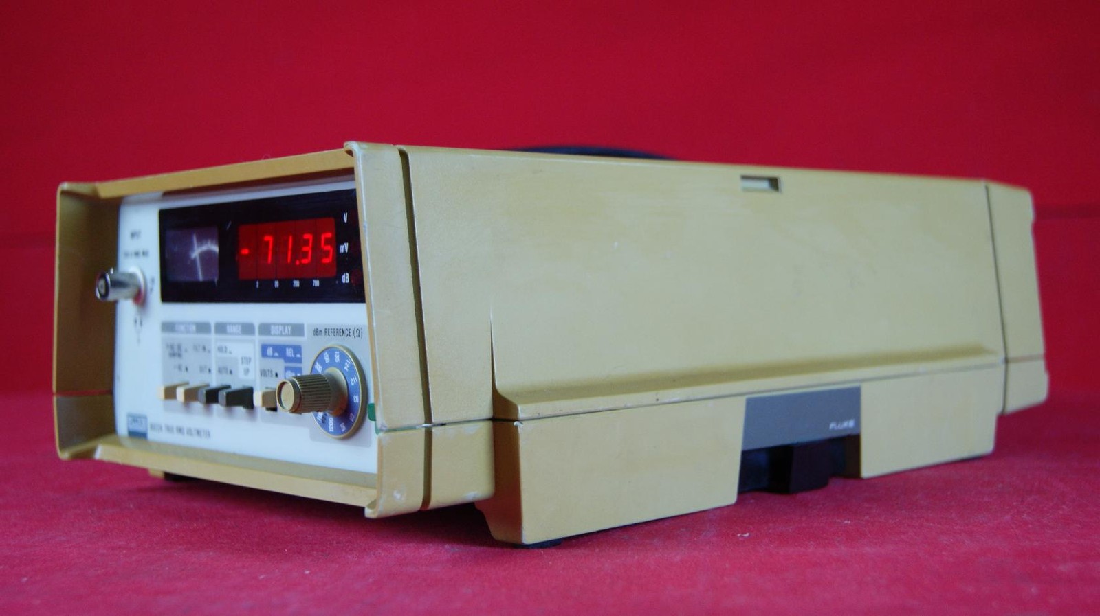 Fluke 8922A True-RMS Digital Voltmeter