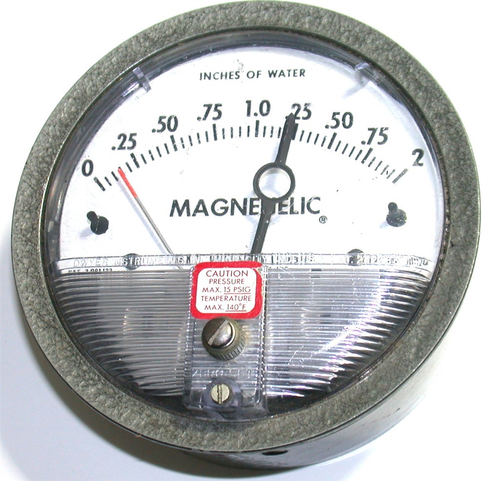 Dwyer Magnehelic 2002C 0 to 2 Differential Pressure Gage Adjustable Signal Flag
