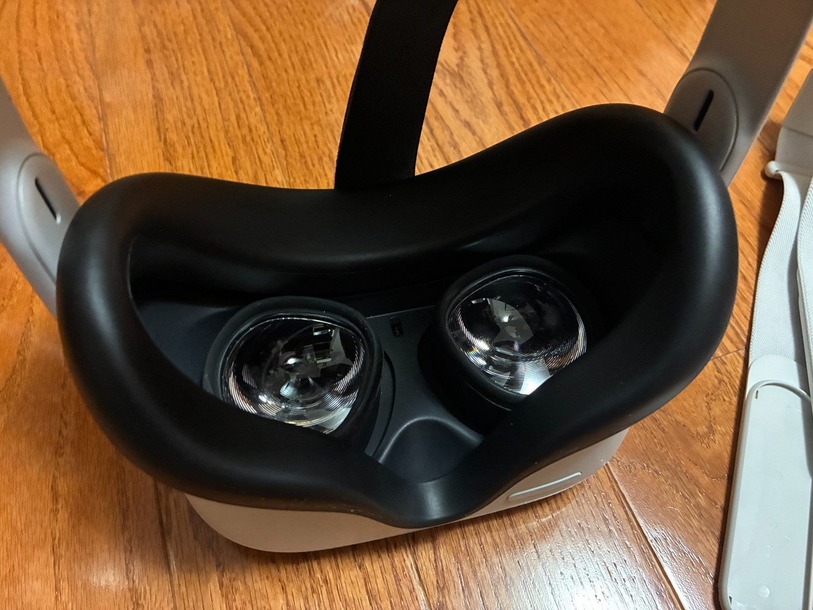 Lightly Used 128GB Meta Quest 2 VR Headset w. Controllers, Elite Strap, Charger