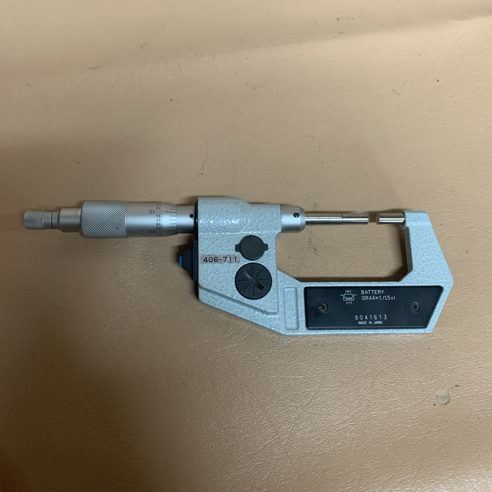 Mitutoyo 0-1", 406-711 micrometer and Metric Digital