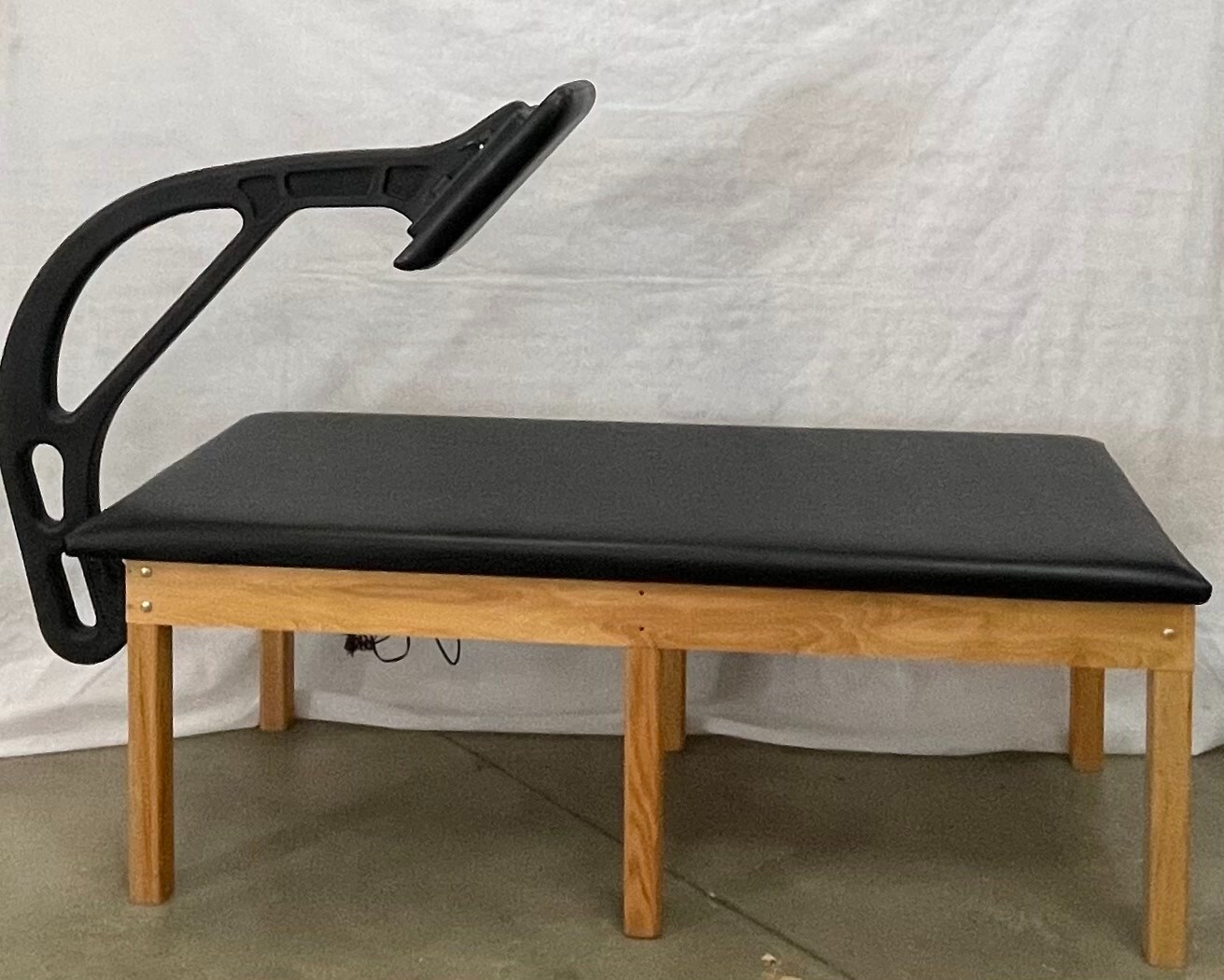 Bailey Top Treatment Table w/Motorized Accu-Stretch  *Barely Used Condition*